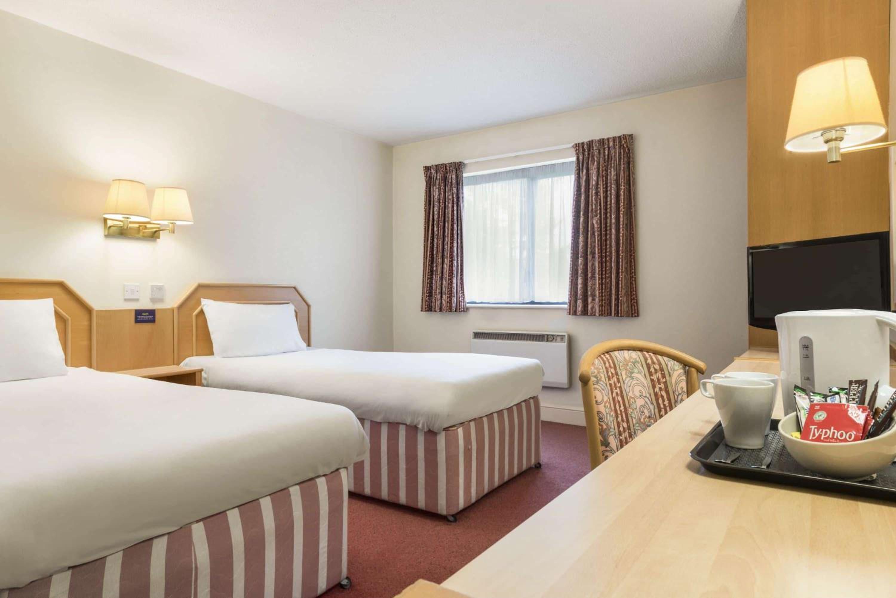 Standard Twin Room - Photo 2
