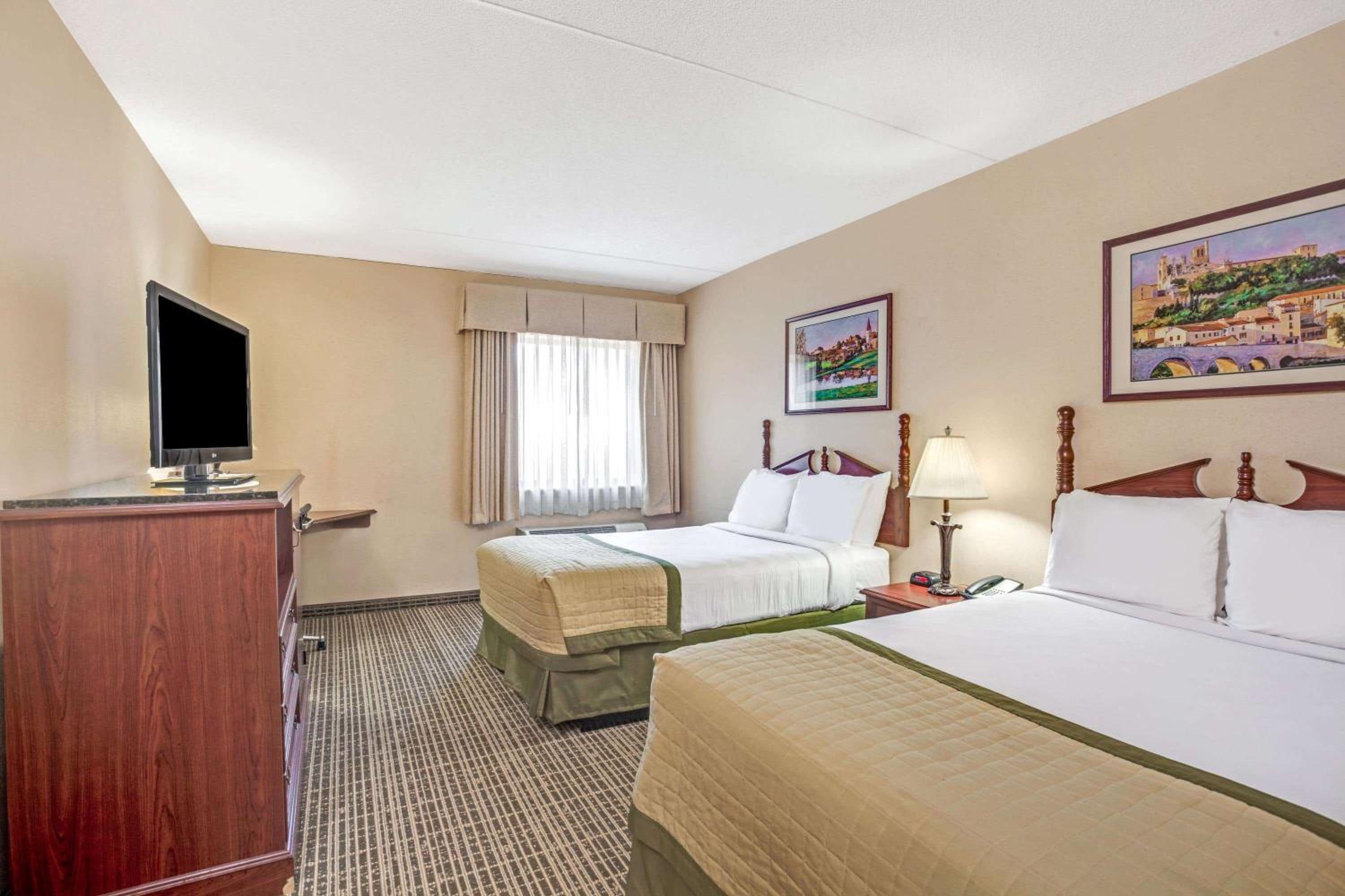 Standard Room with Two Double Beds - Non-Smoking - Photo 1