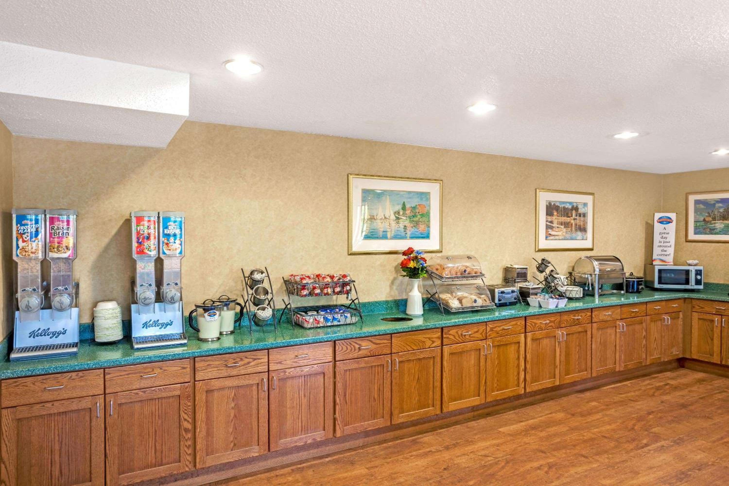 King Room - Non-Smoking - Photo 2