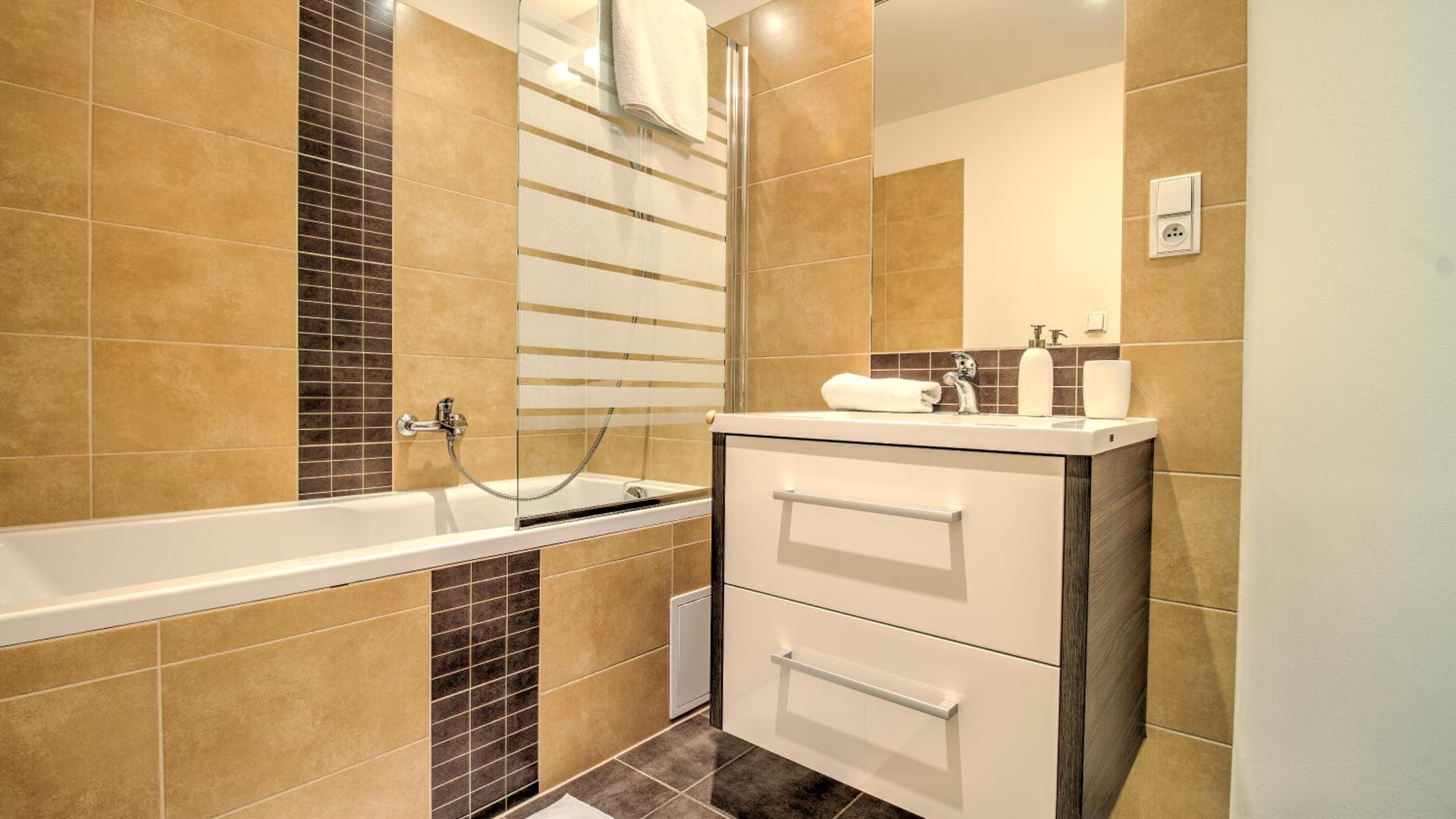 One-Bedroom Apartment (4 Adults) - Photo 5