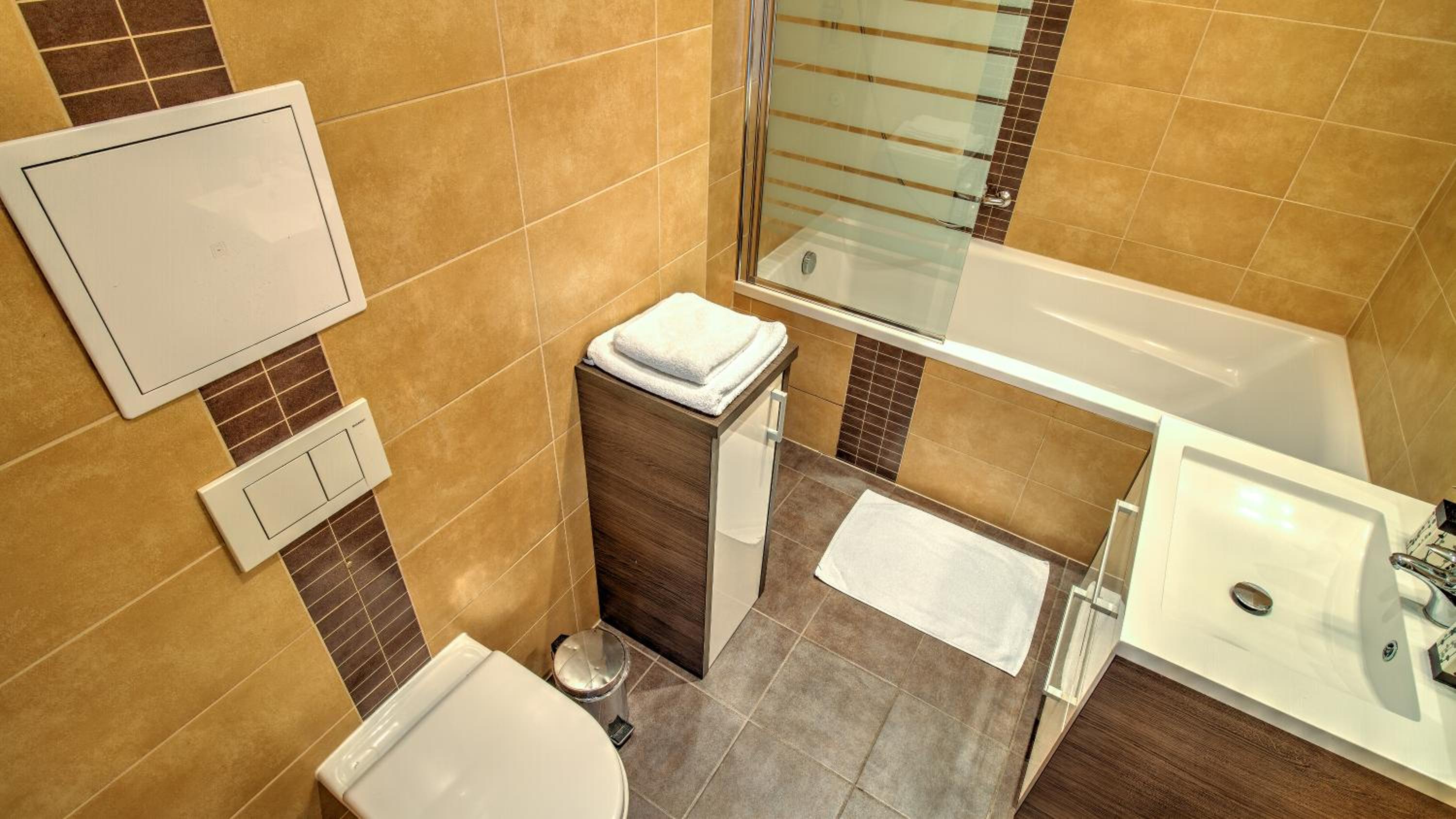 One-Bedroom Apartment (4 Adults) - Photo 3
