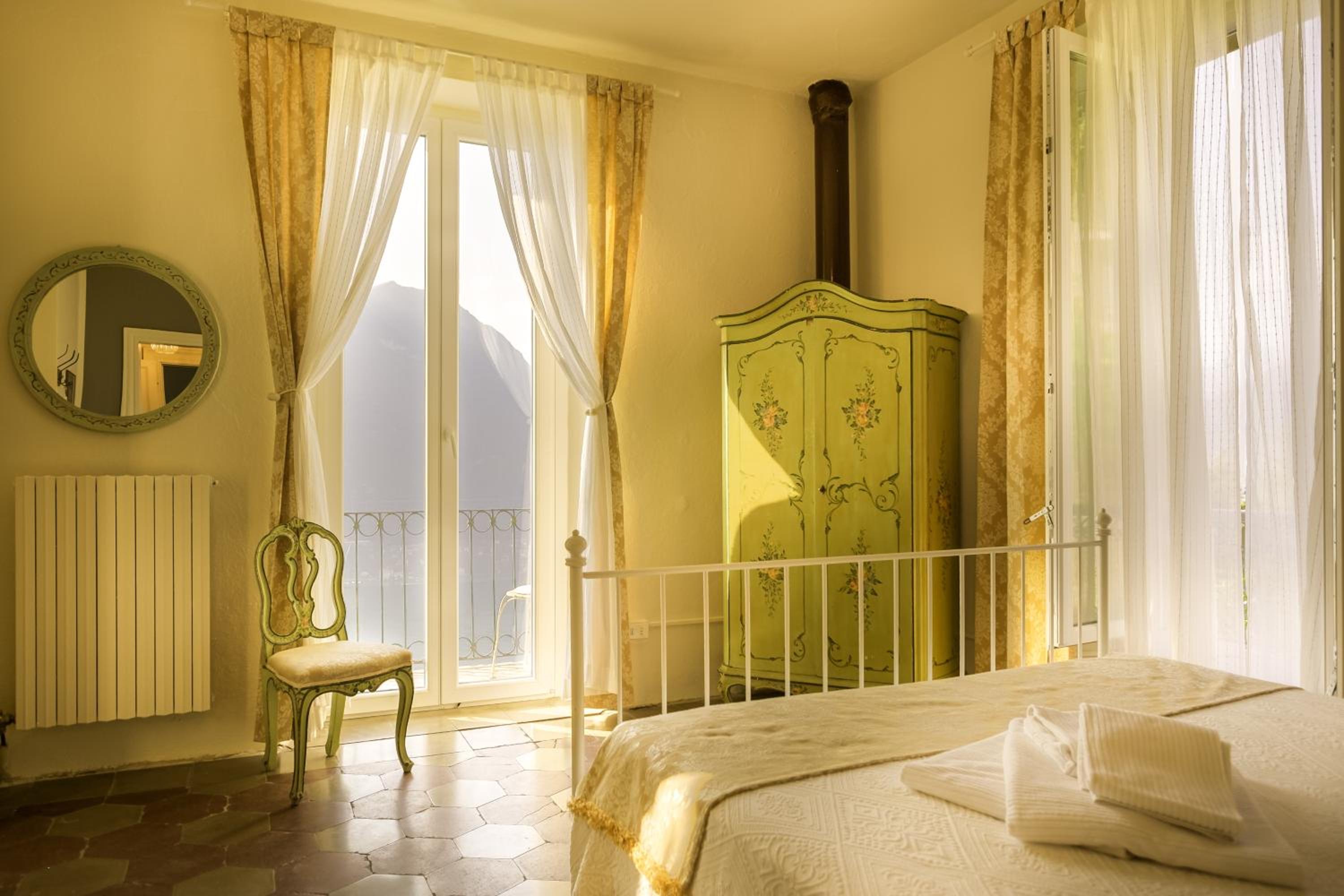 Superior Double Room with Balcony and Lake View