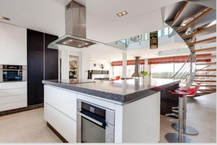 Villa photo 3