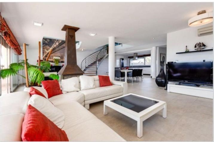 Villa photo 2