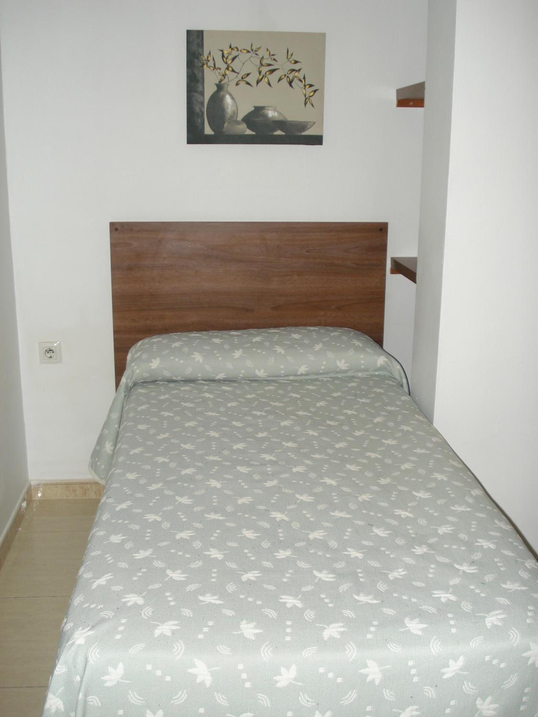 Single Room with Shared Bathroom photo 3