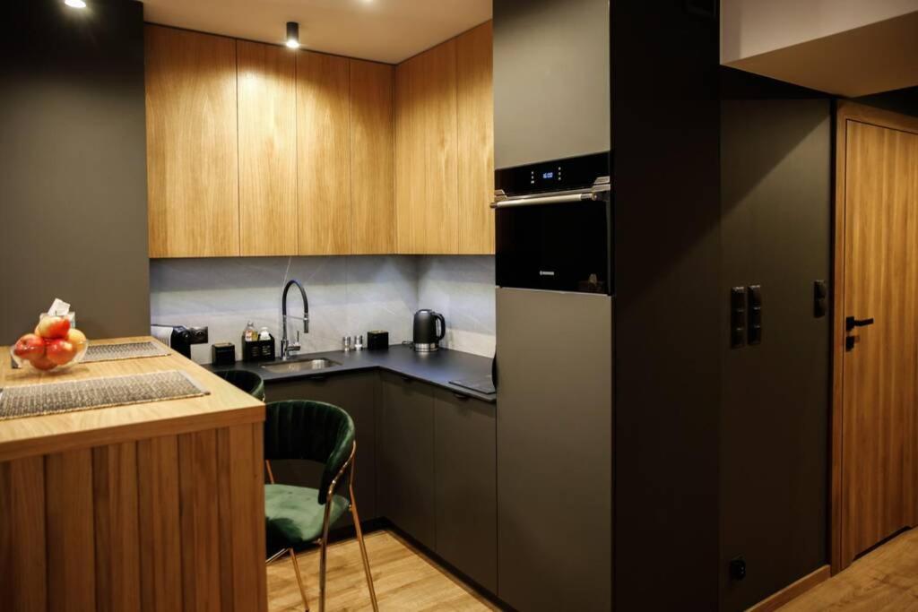One-Bedroom Apartment - Photo 3