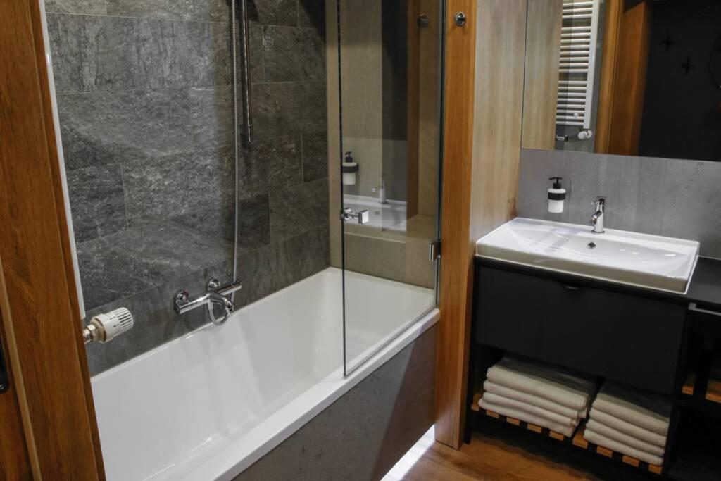 One-Bedroom Apartment - Photo 12