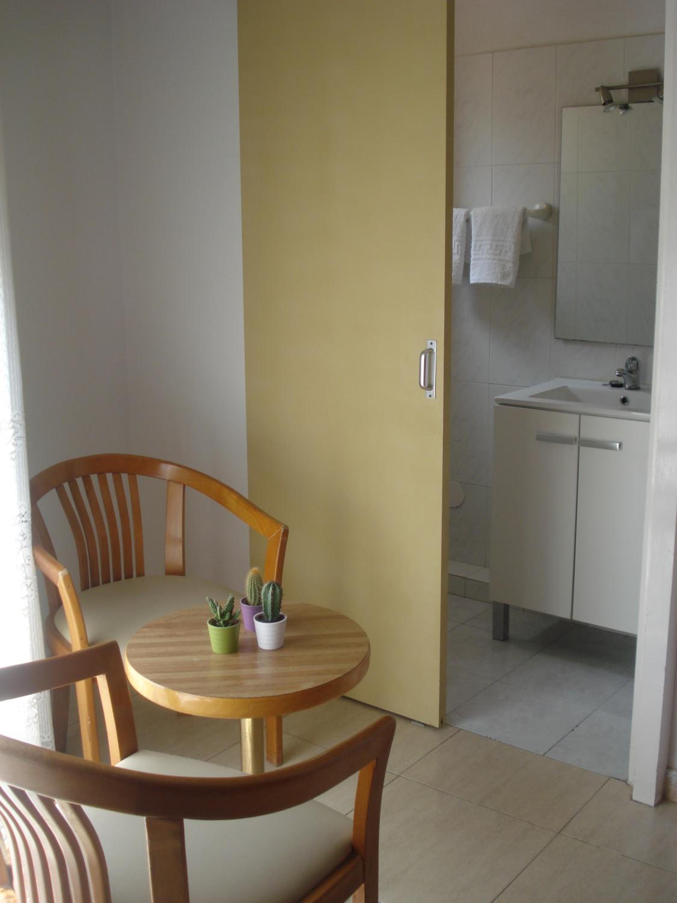 Double or Twin Room with Private Bathroom photo 3