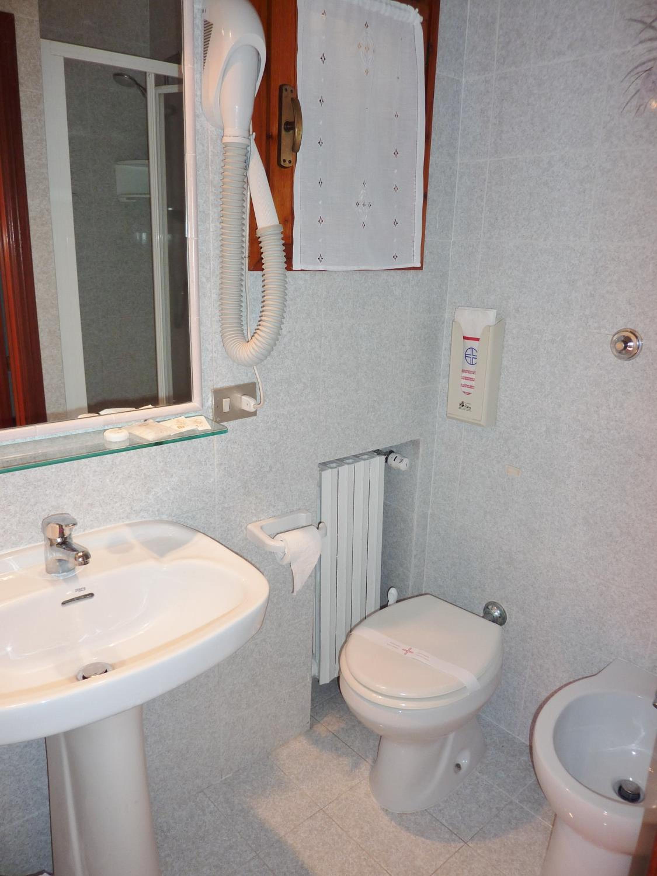 Double Room - Photo 4