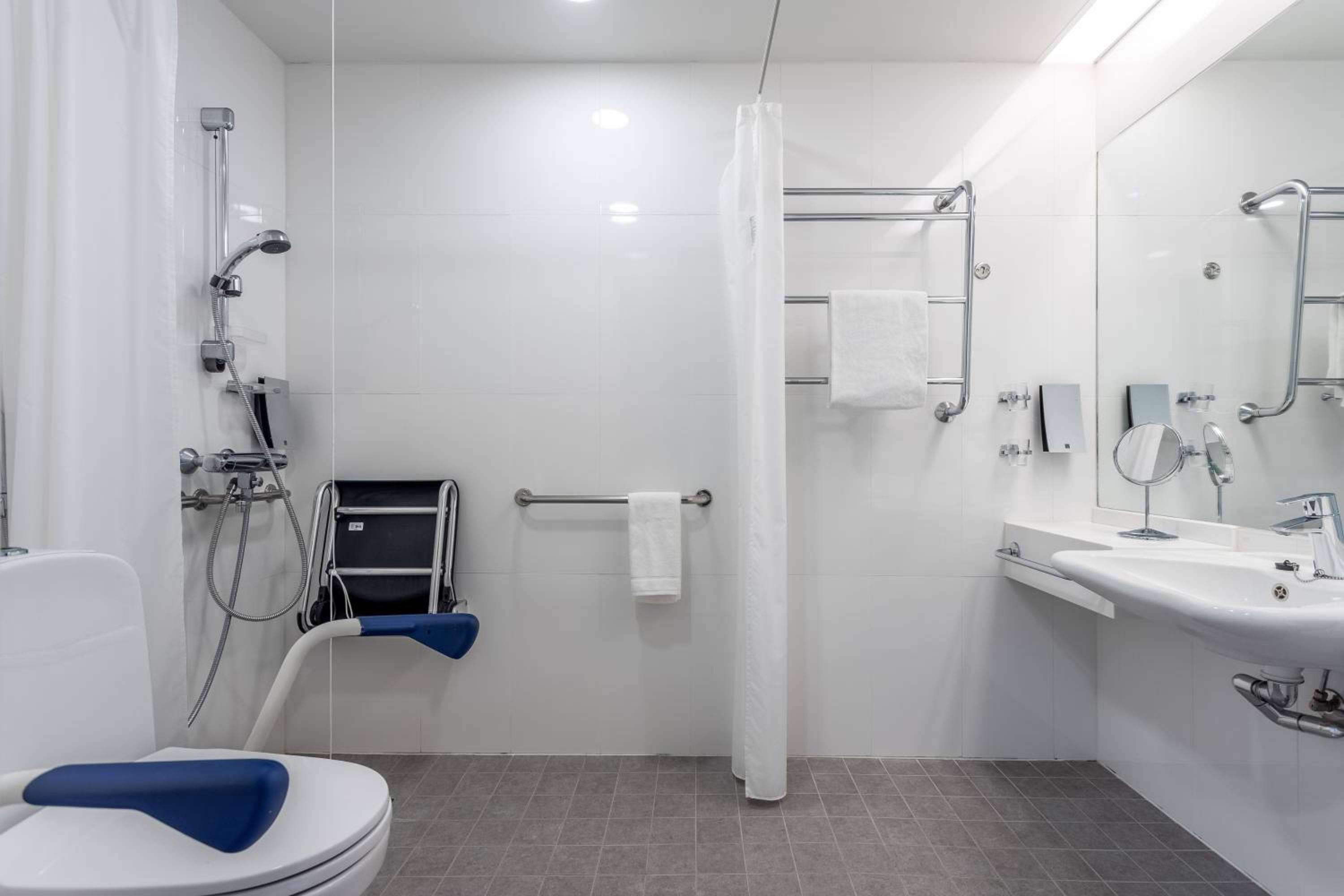 Single Room - Disability Access photo 2