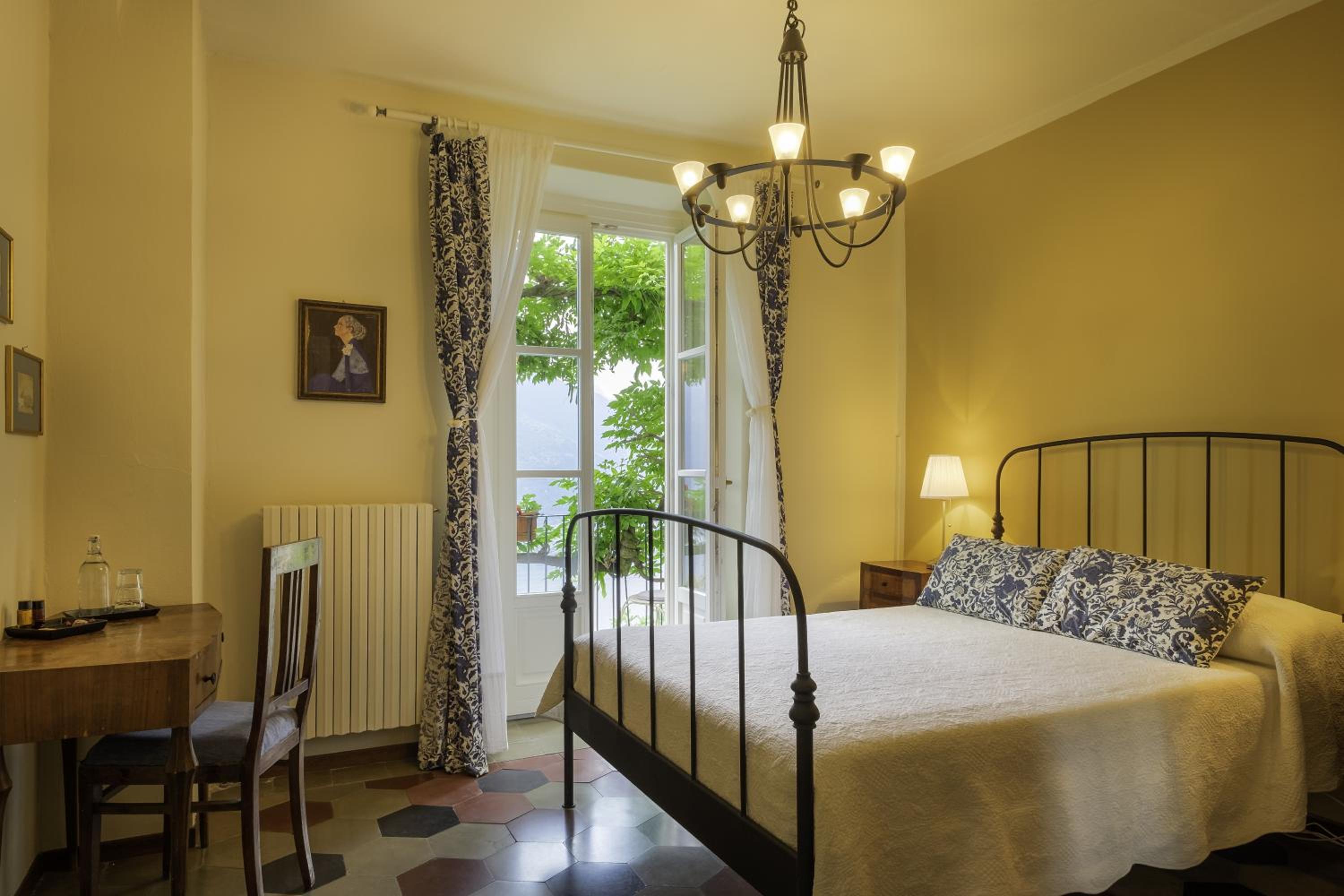 Classic Double Room with Lake view