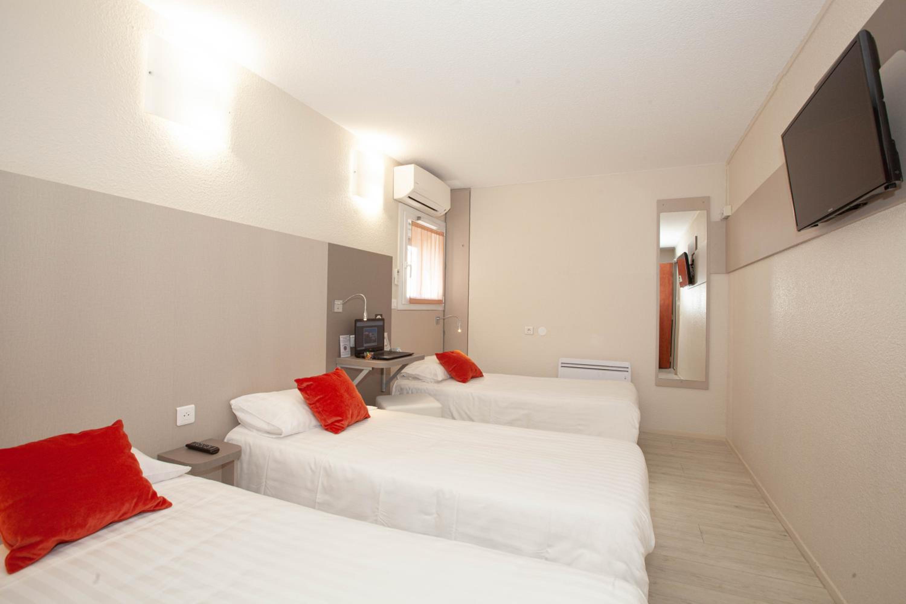 Basic Triple Room photo 1