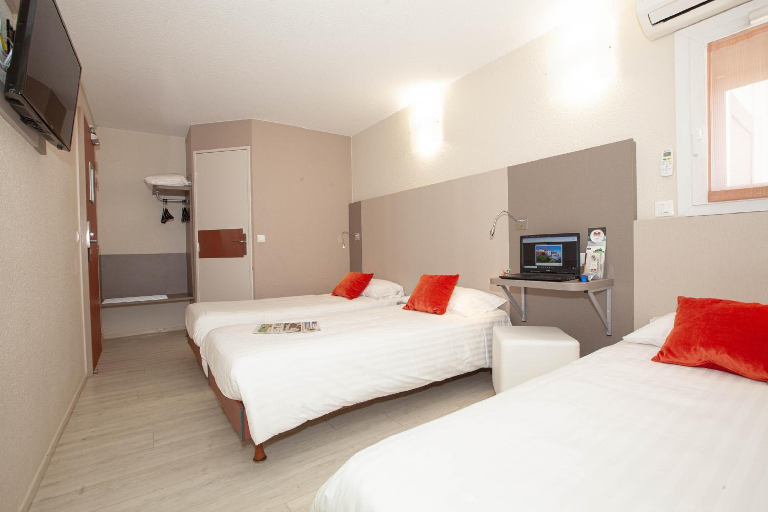 Basic Triple Room photo 2