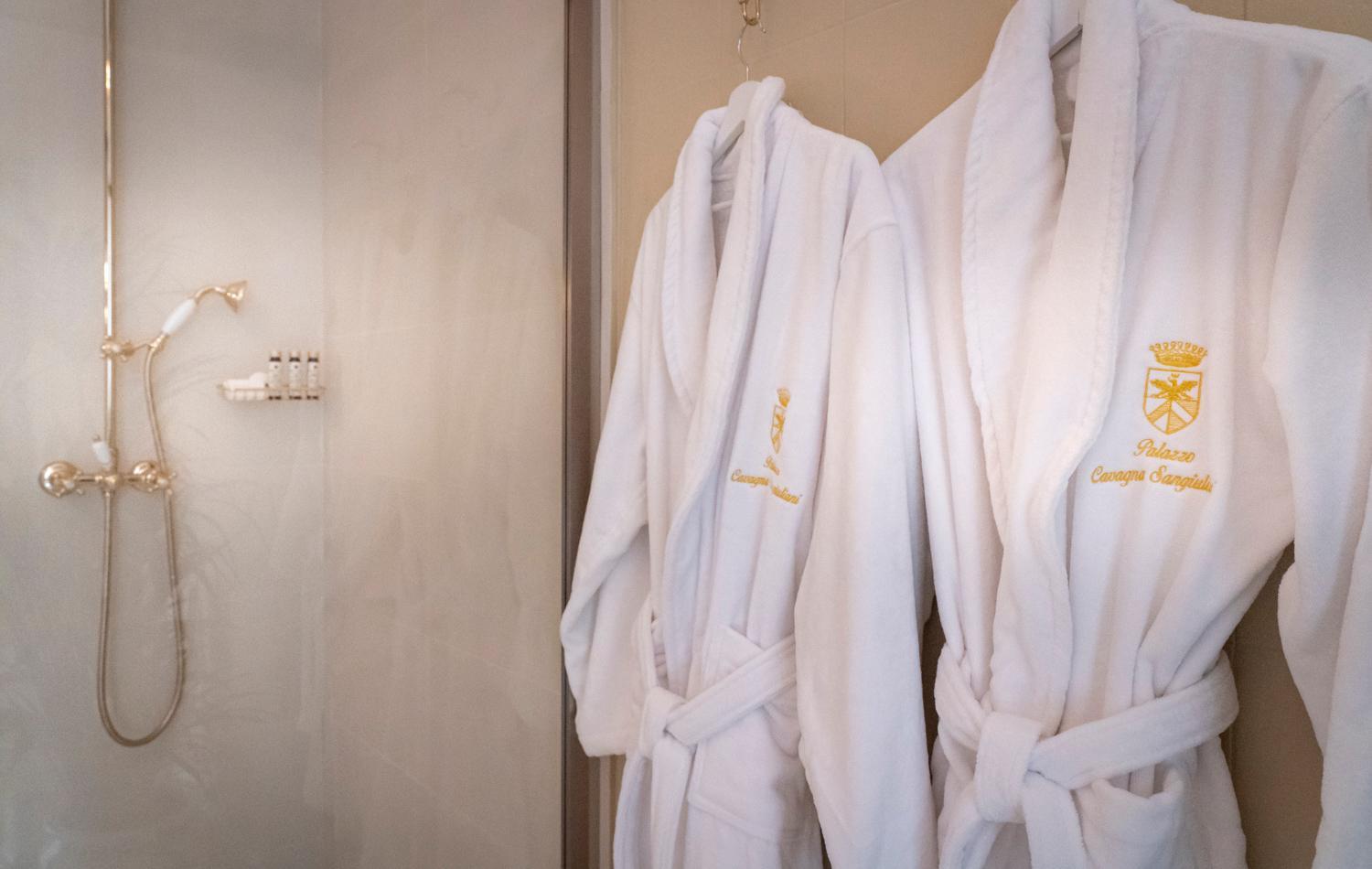 Deluxe Double Room with Balcony photo 3