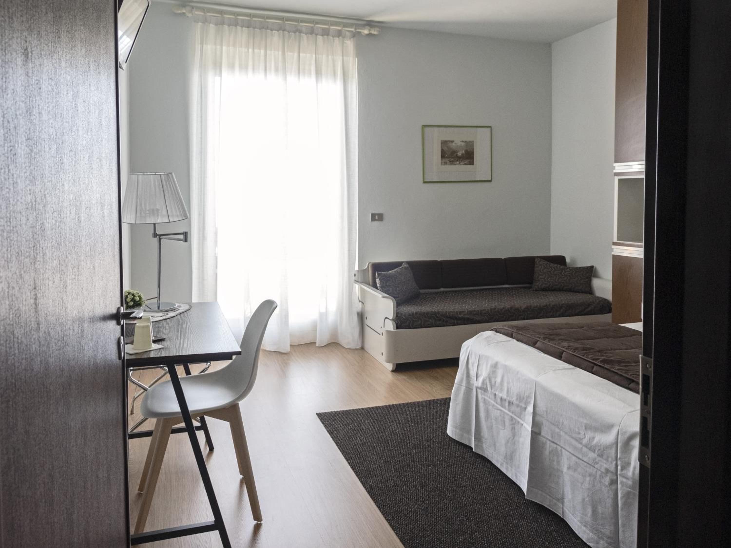 Double or Twin Room - Photo 9
