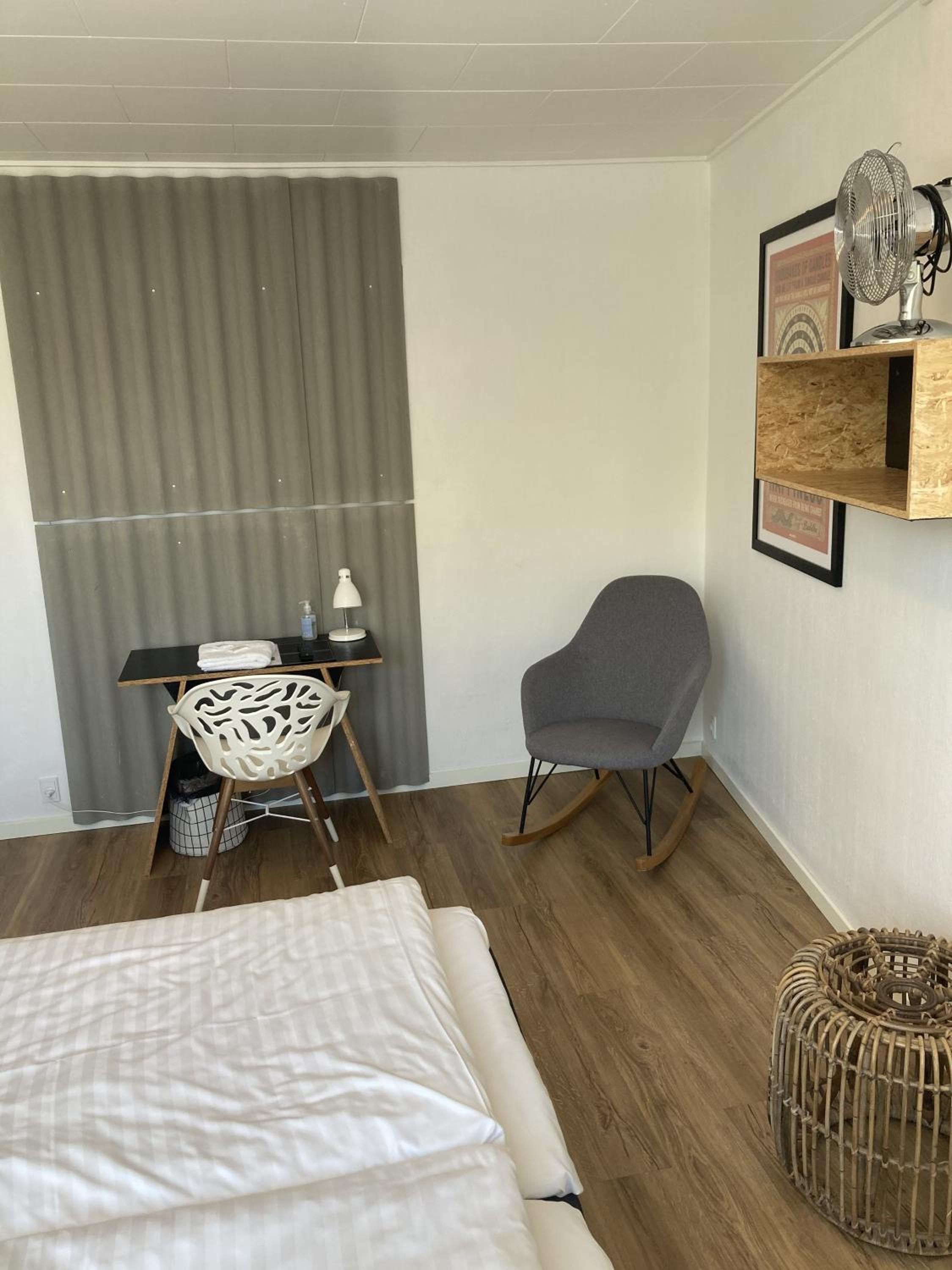 Standard Twin Room with Shared Bathroom photo 1