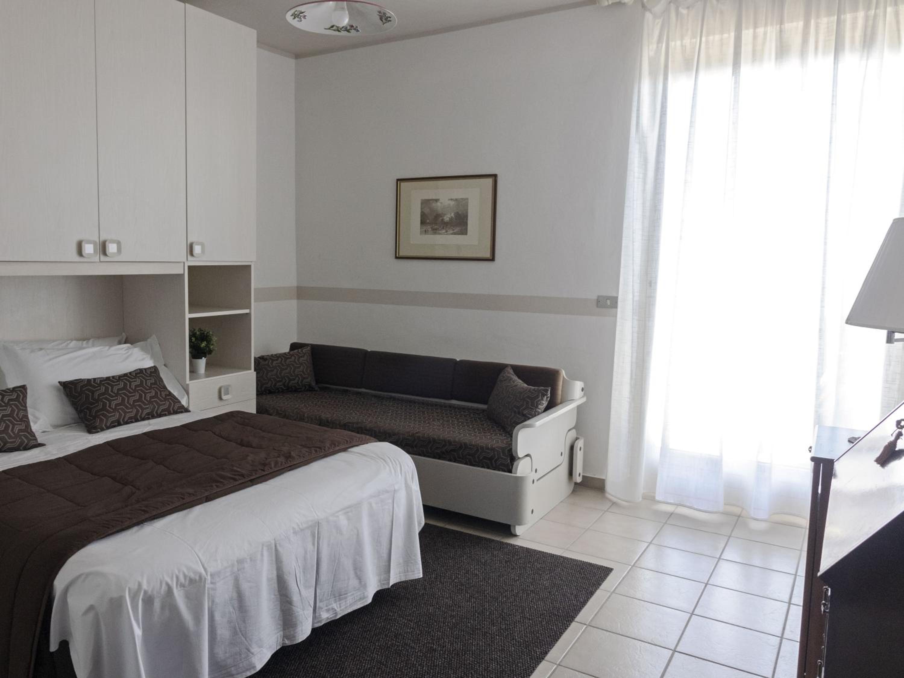 Double or Twin Room - Photo 8