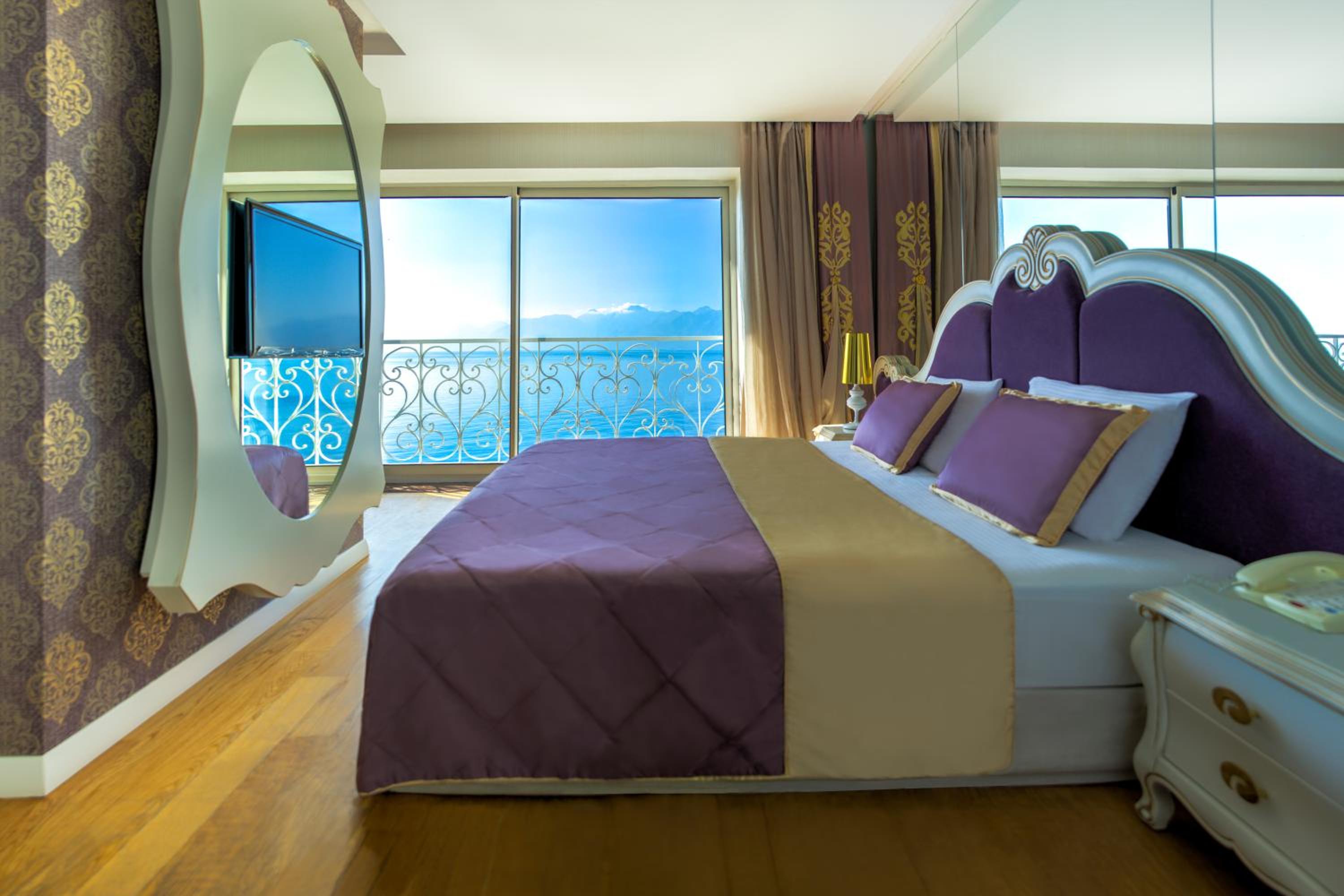 Junior Suite with Sea View thumbnail 6