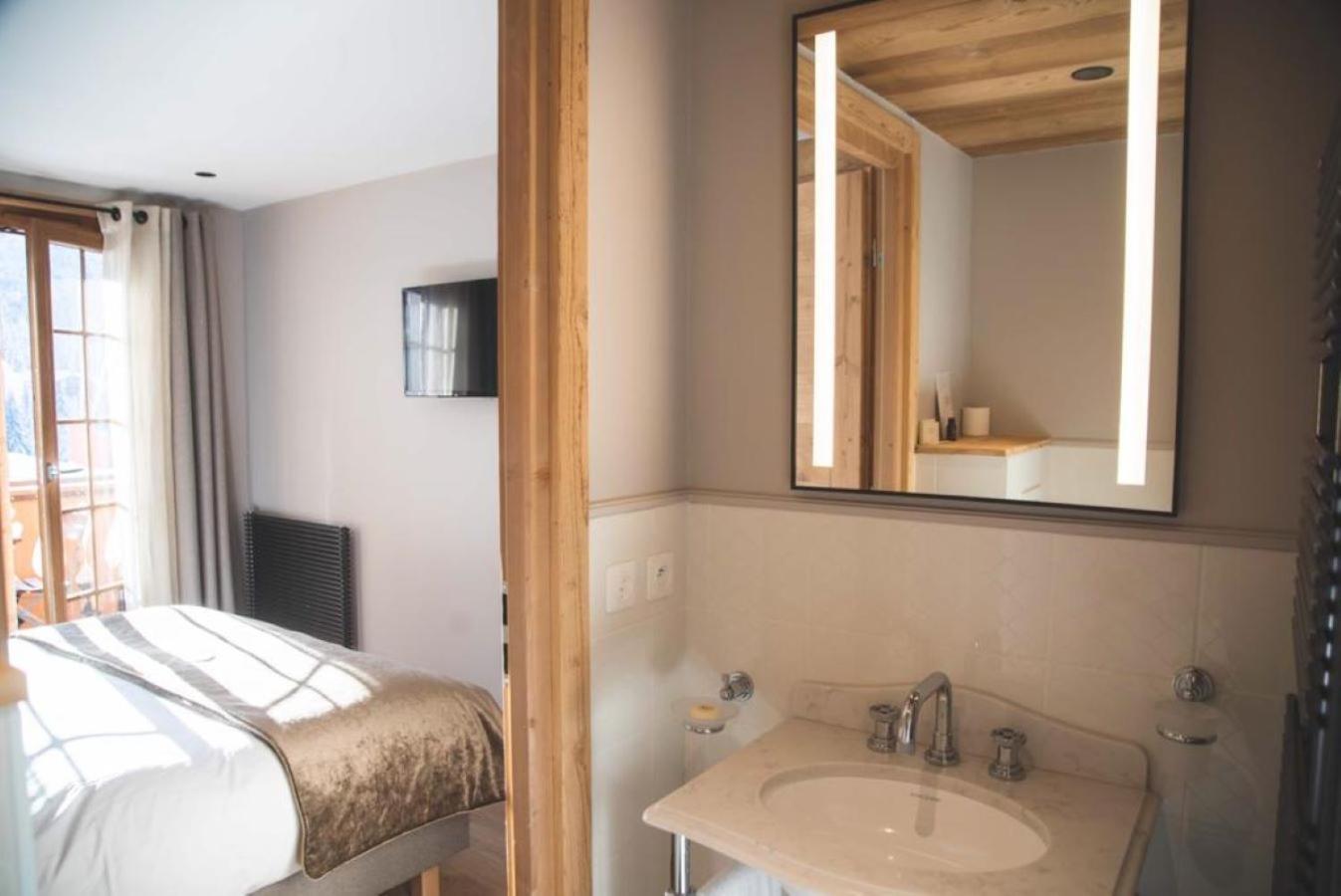 Double Room with Balcony or Terrace - Photo 4