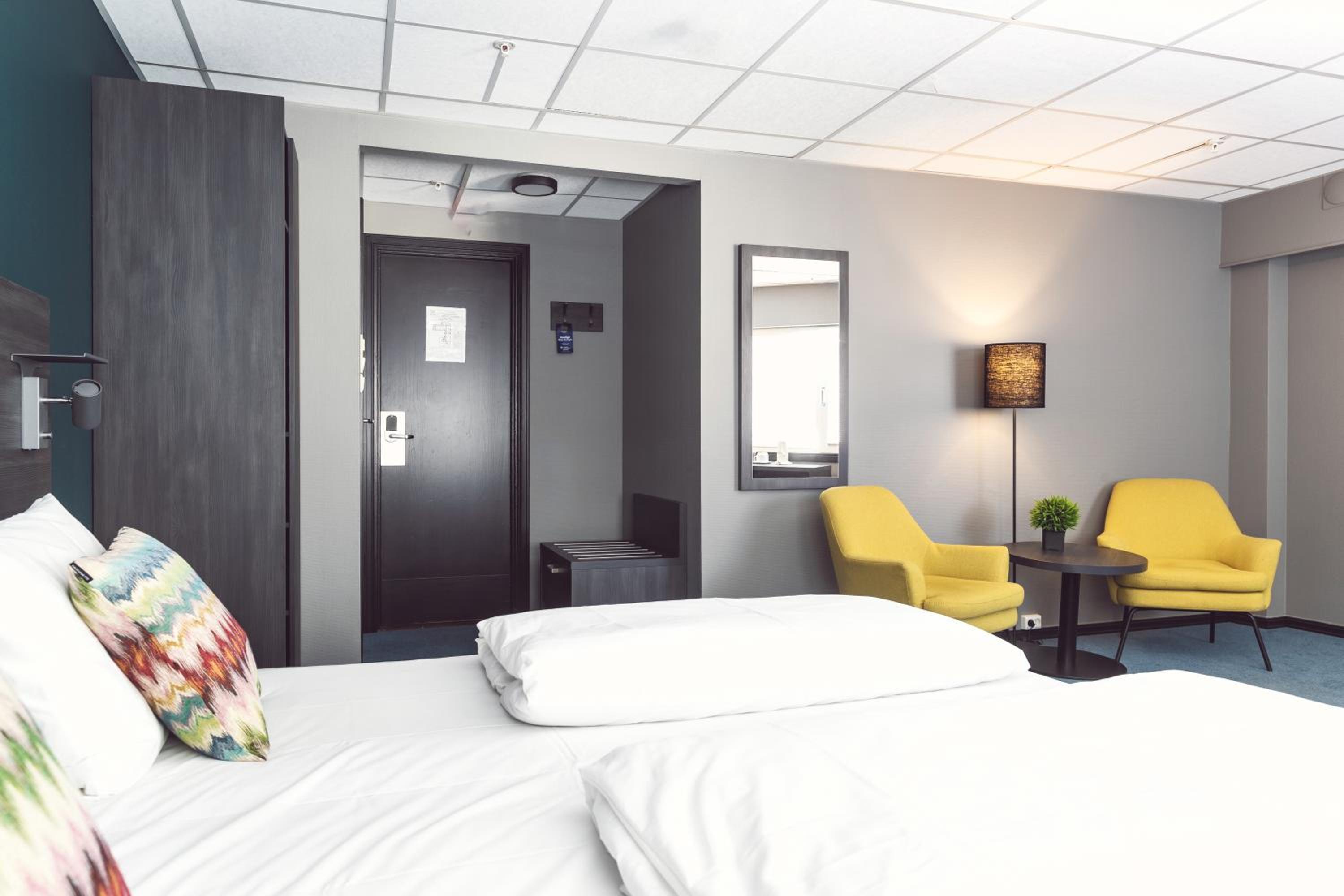 Standard Double Room - Photo 8
