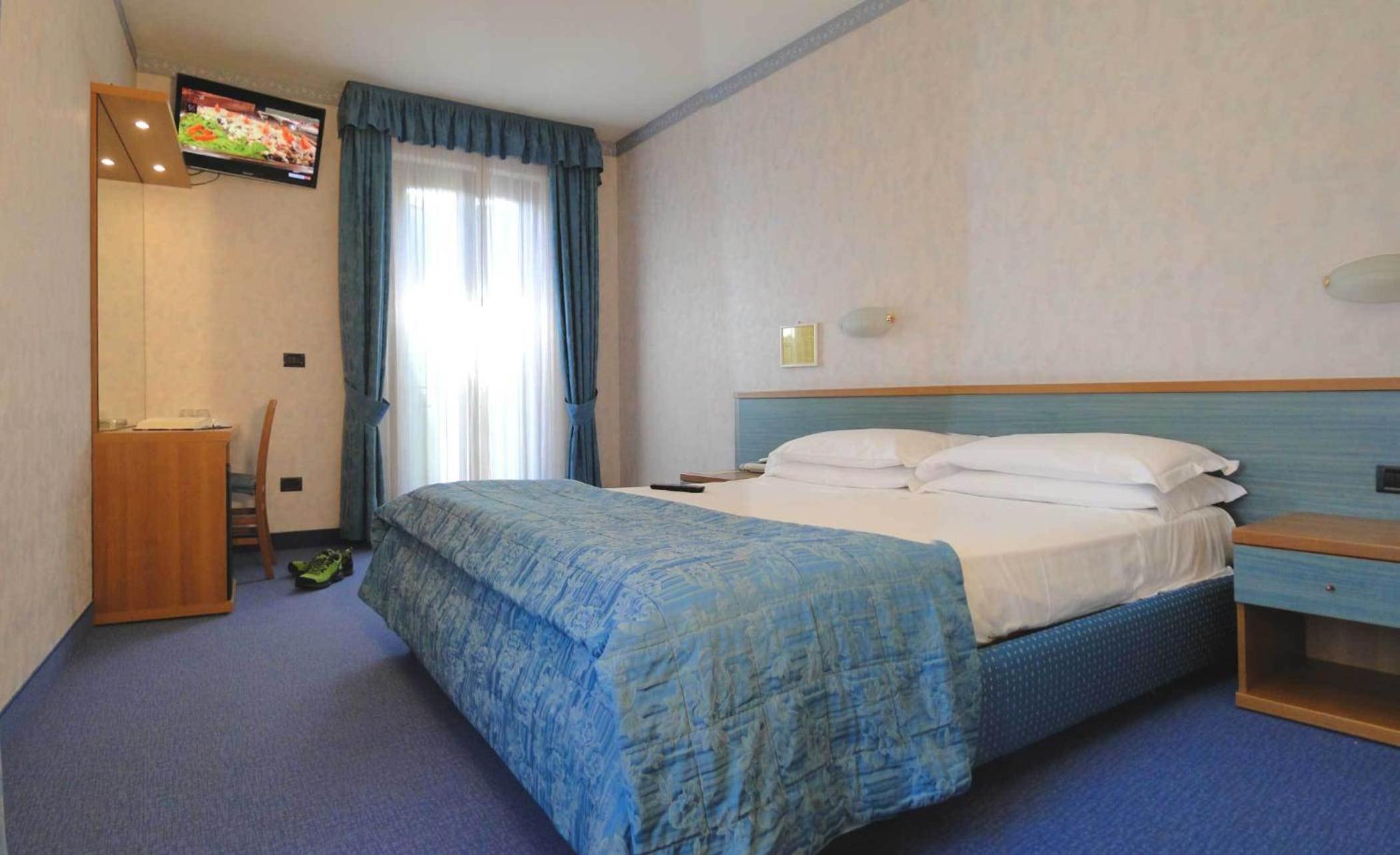 Comfort Double Room with Balcony & Lake View photo 1