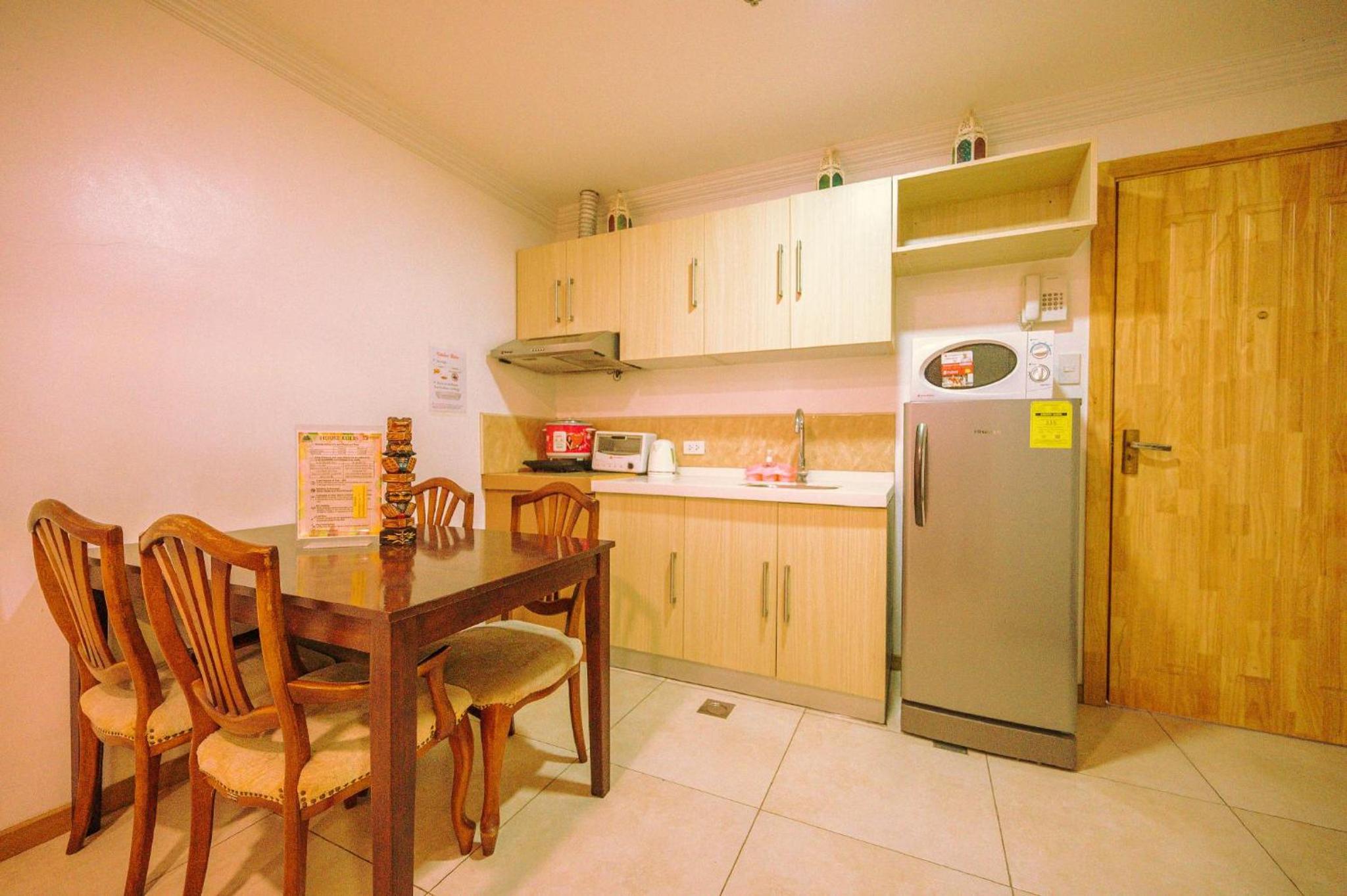 One-Bedroom Apartment - Photo 3