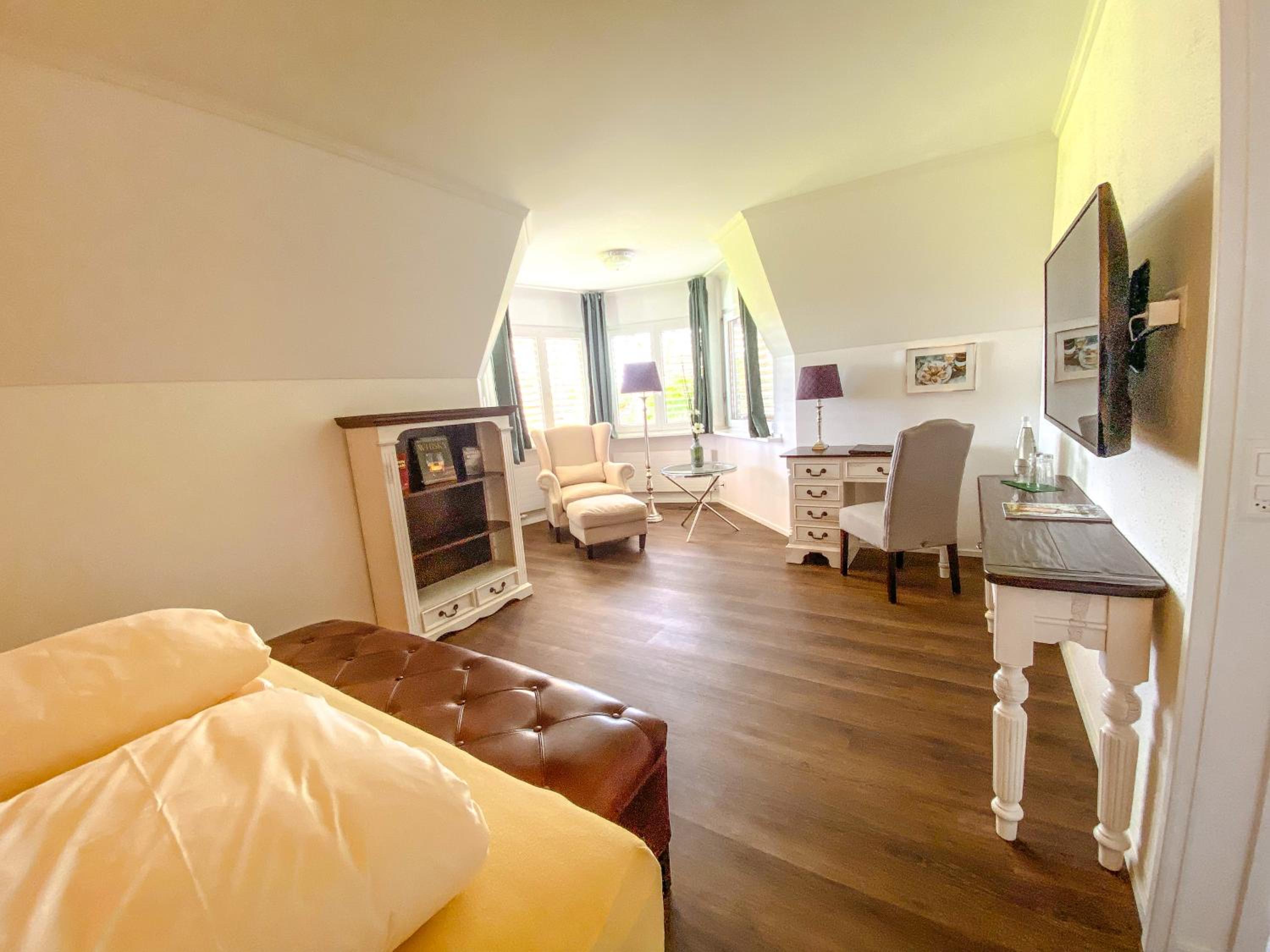 Standard Double Room - Photo 8