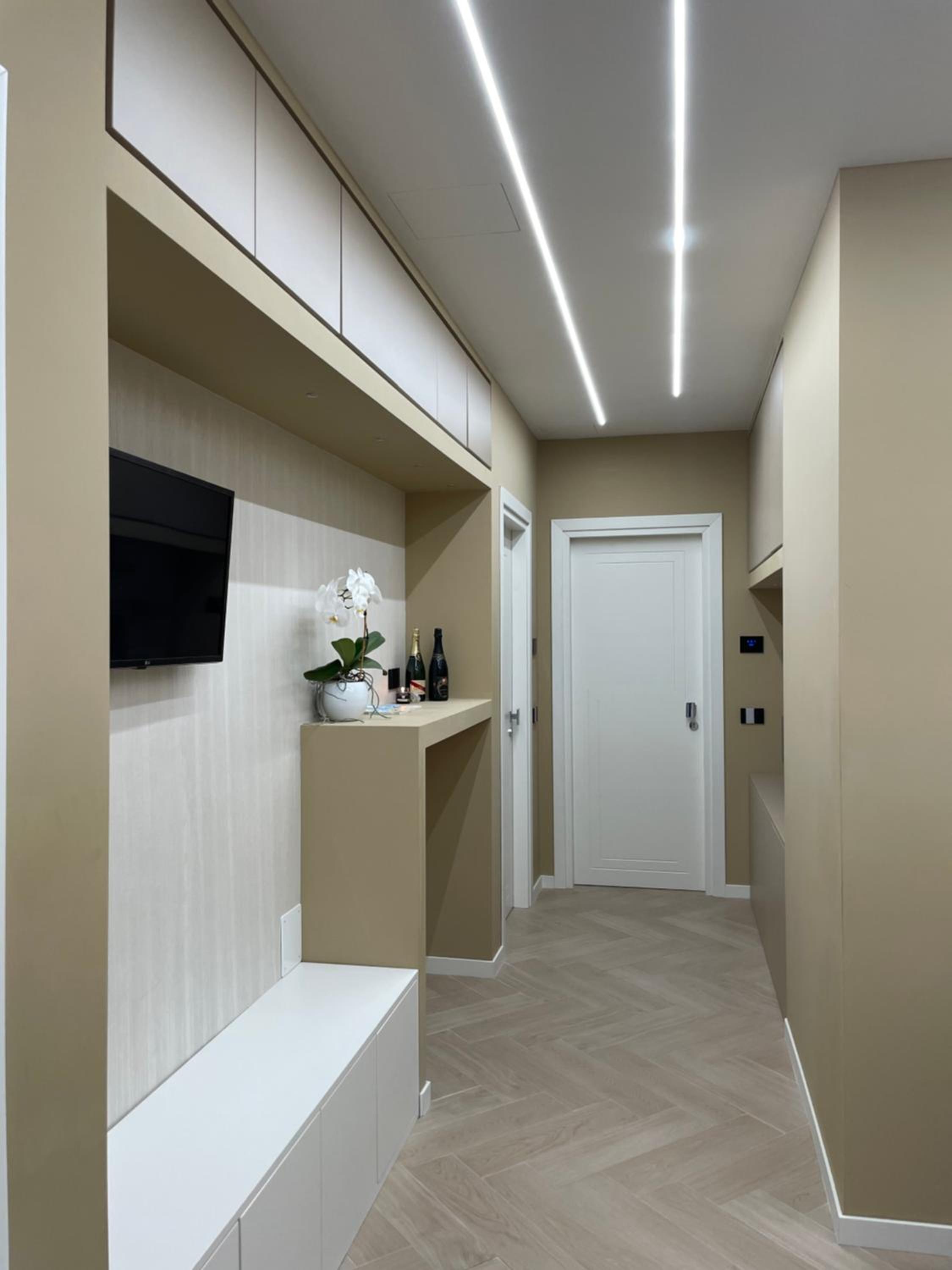 Queen Room with Balcony - Photo 1