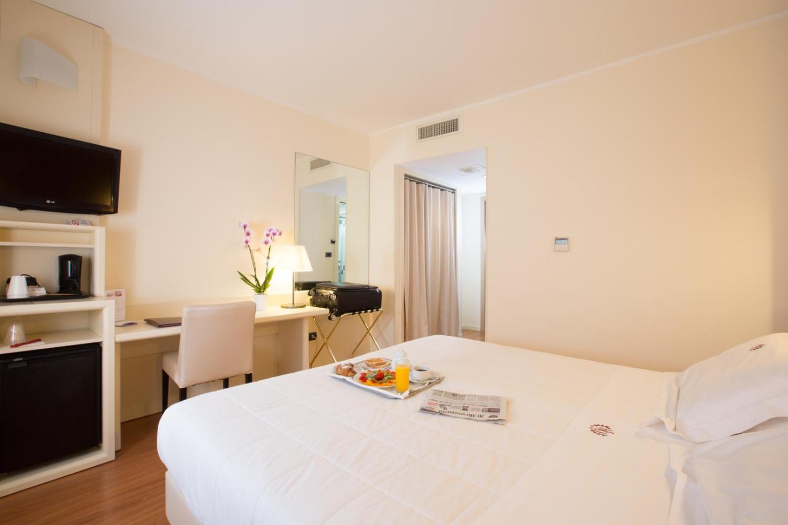 Double Room - Photo 10