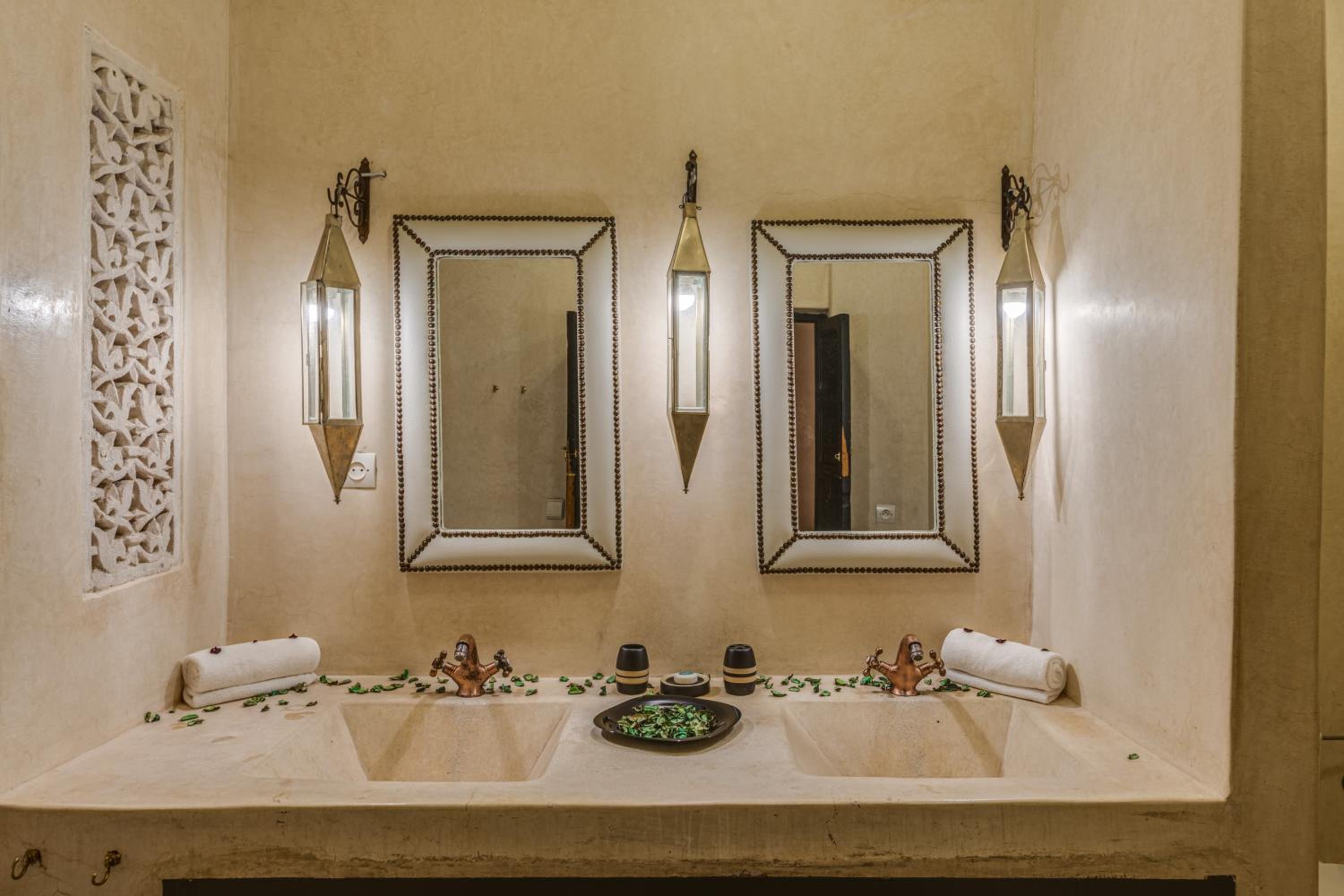 Queen Suite - Photo 8