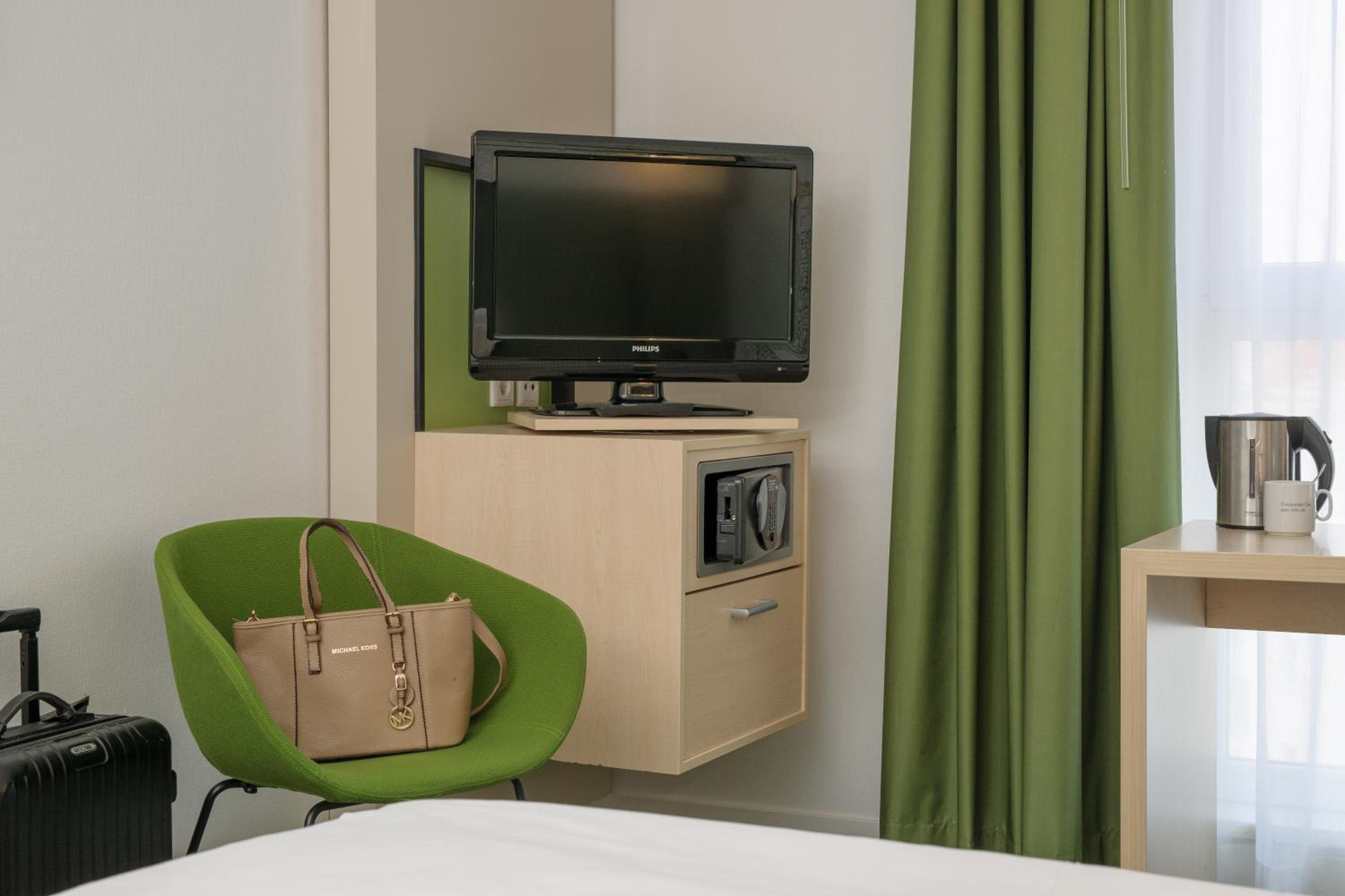 Standard Twin Room - Photo 4