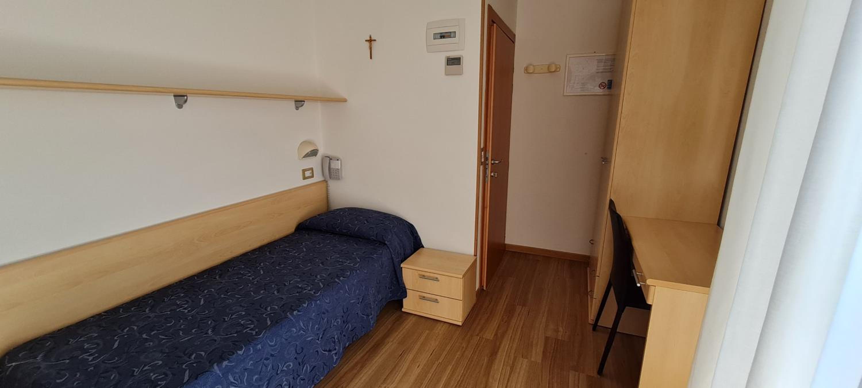 Deluxe Single Room with Balcony photo 2