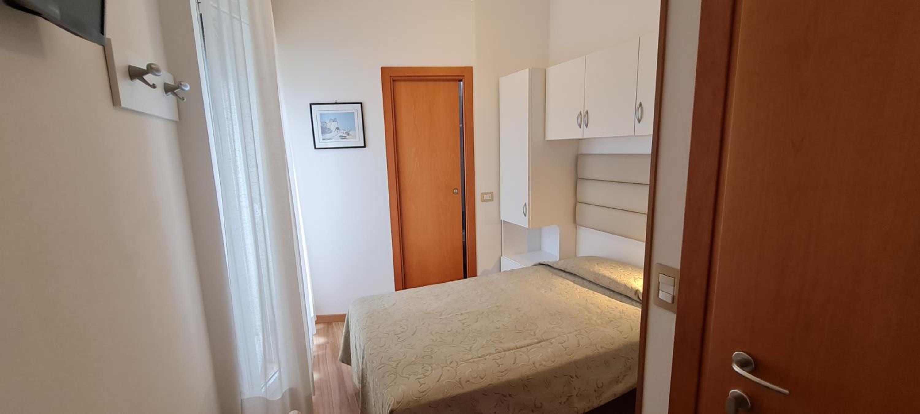 Deluxe Single Room with Balcony photo 3