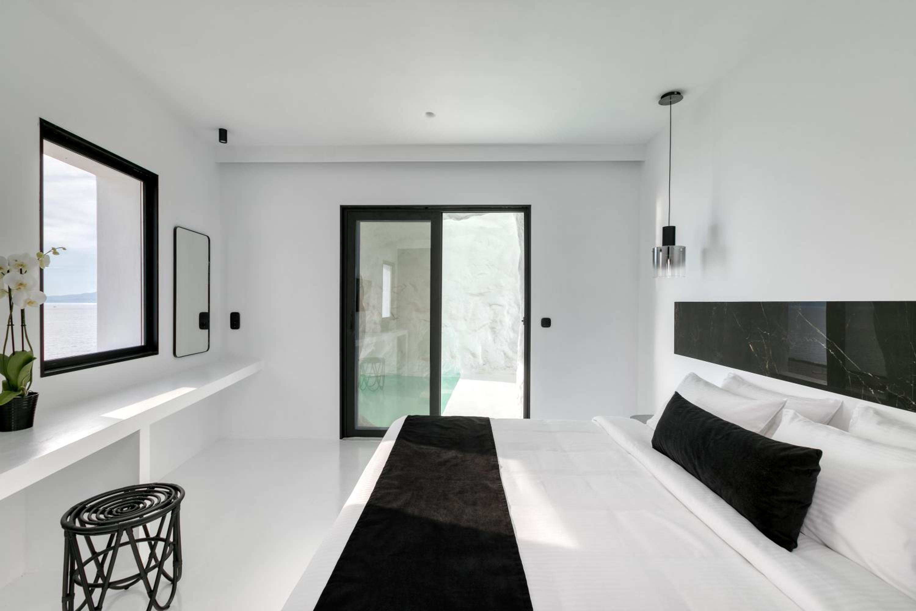 Deluxe Double Room with Private Cave Pool photo 2