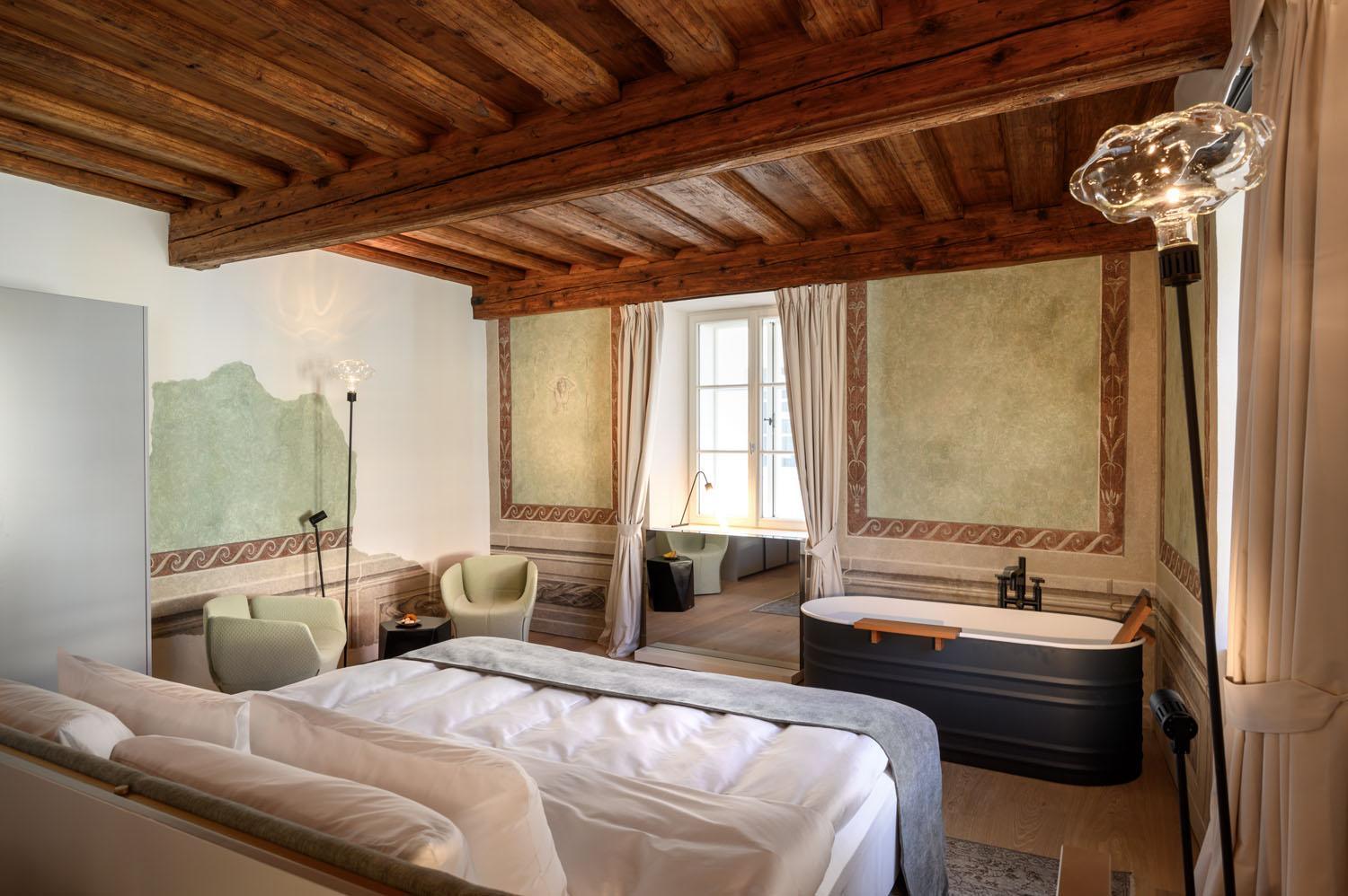 Deluxe Double Room with Bath - Photo 1