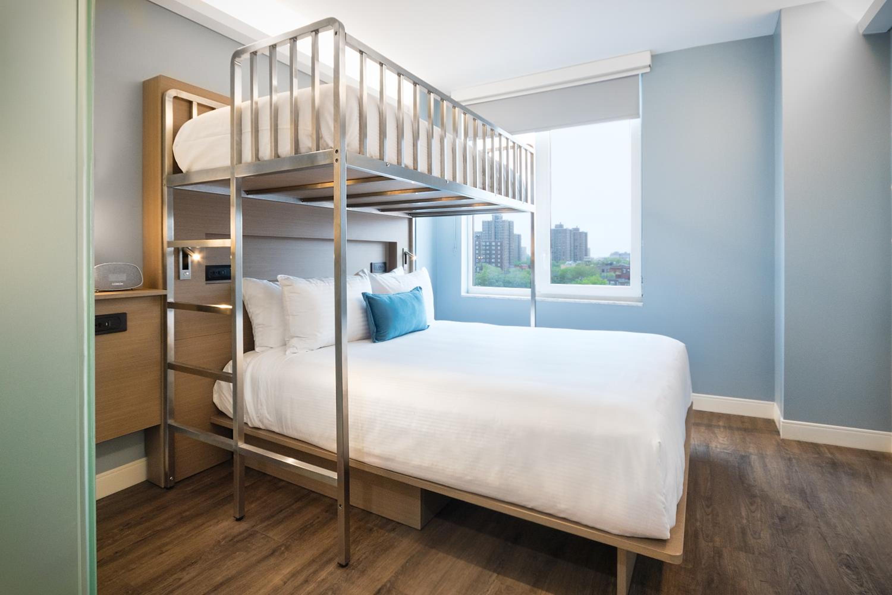 1 Queen and 1 Twin Bunk Bed, Deluxe Room, Non-Smoking - Photo 1