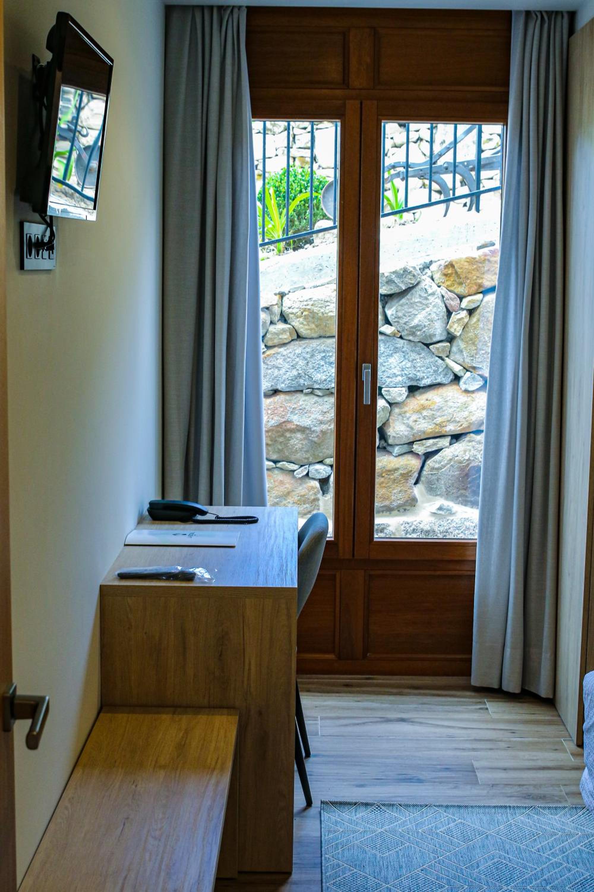 Apartment with Balcony photo 3