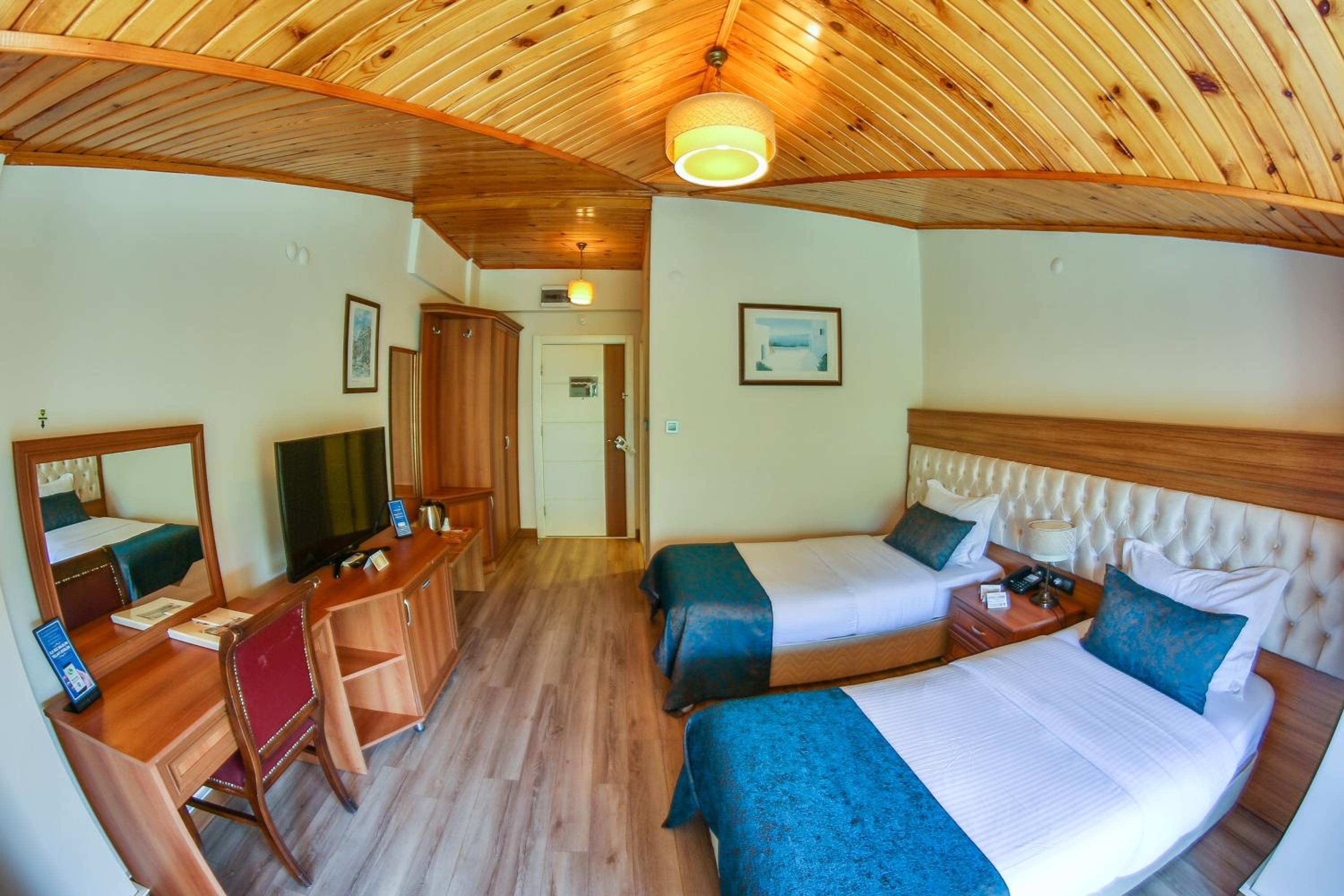 Standard Double or Twin Room photo 2