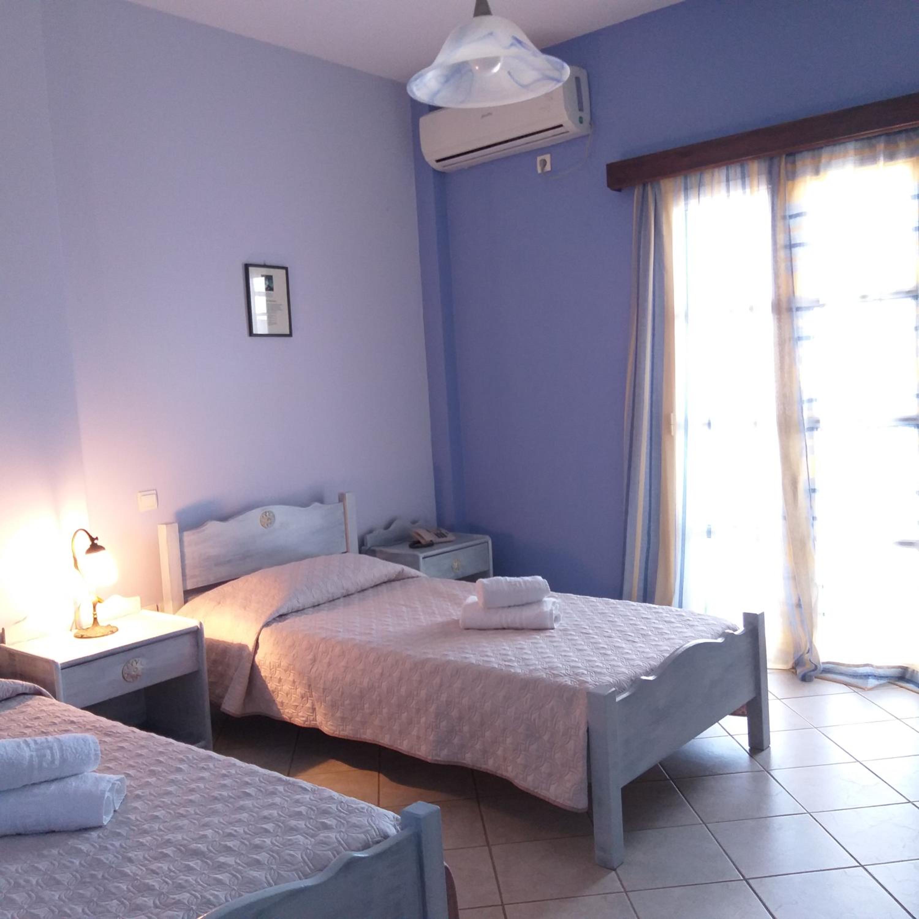 Standard Twin Room with Sea View - Photo 17