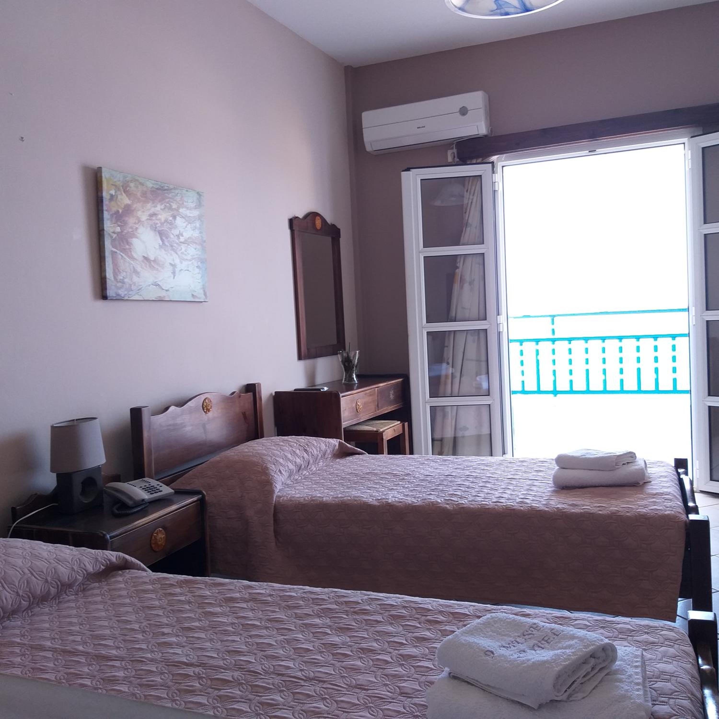Standard Twin Room with Sea View - Photo 16