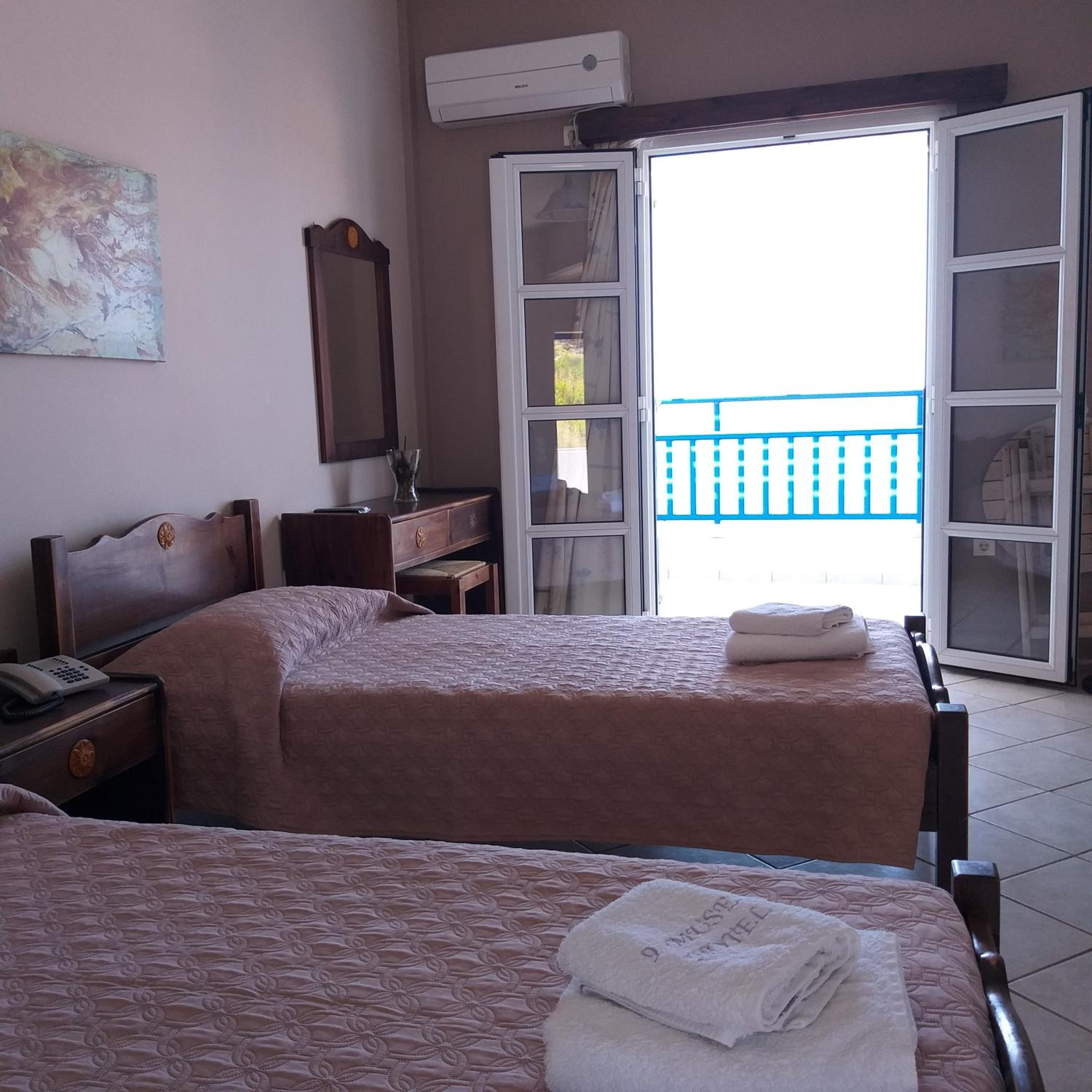 Standard Twin Room with Sea View - Photo 2