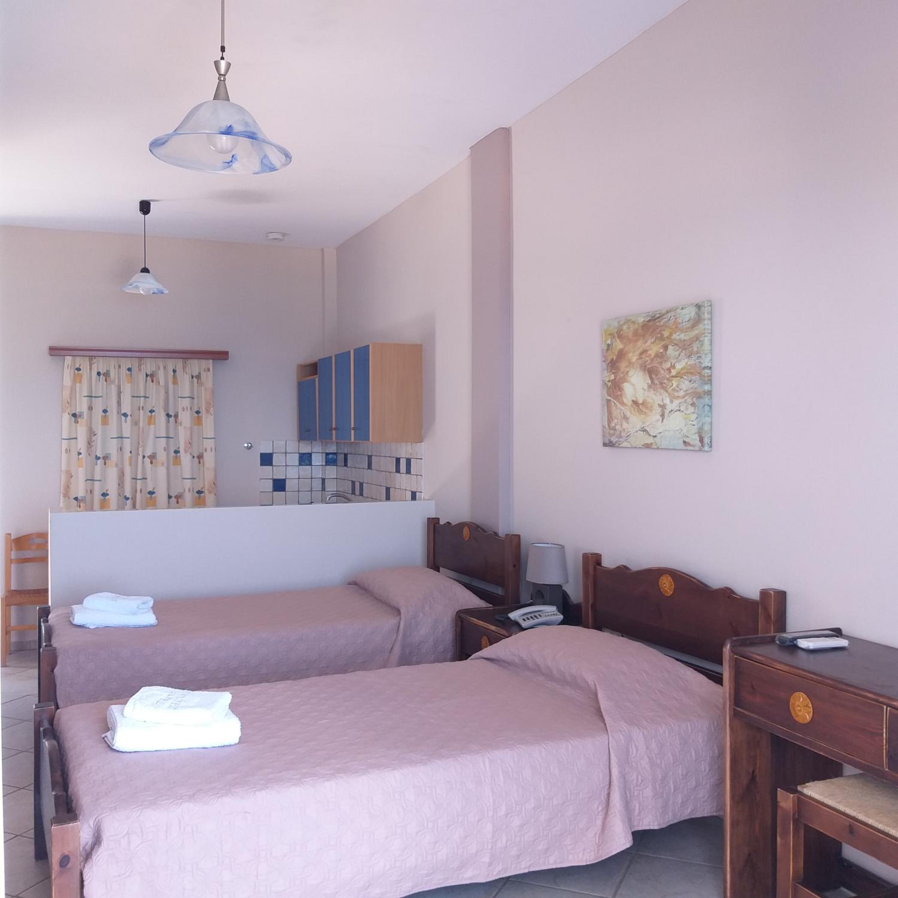 Standard Twin Room with Sea View - Photo 5