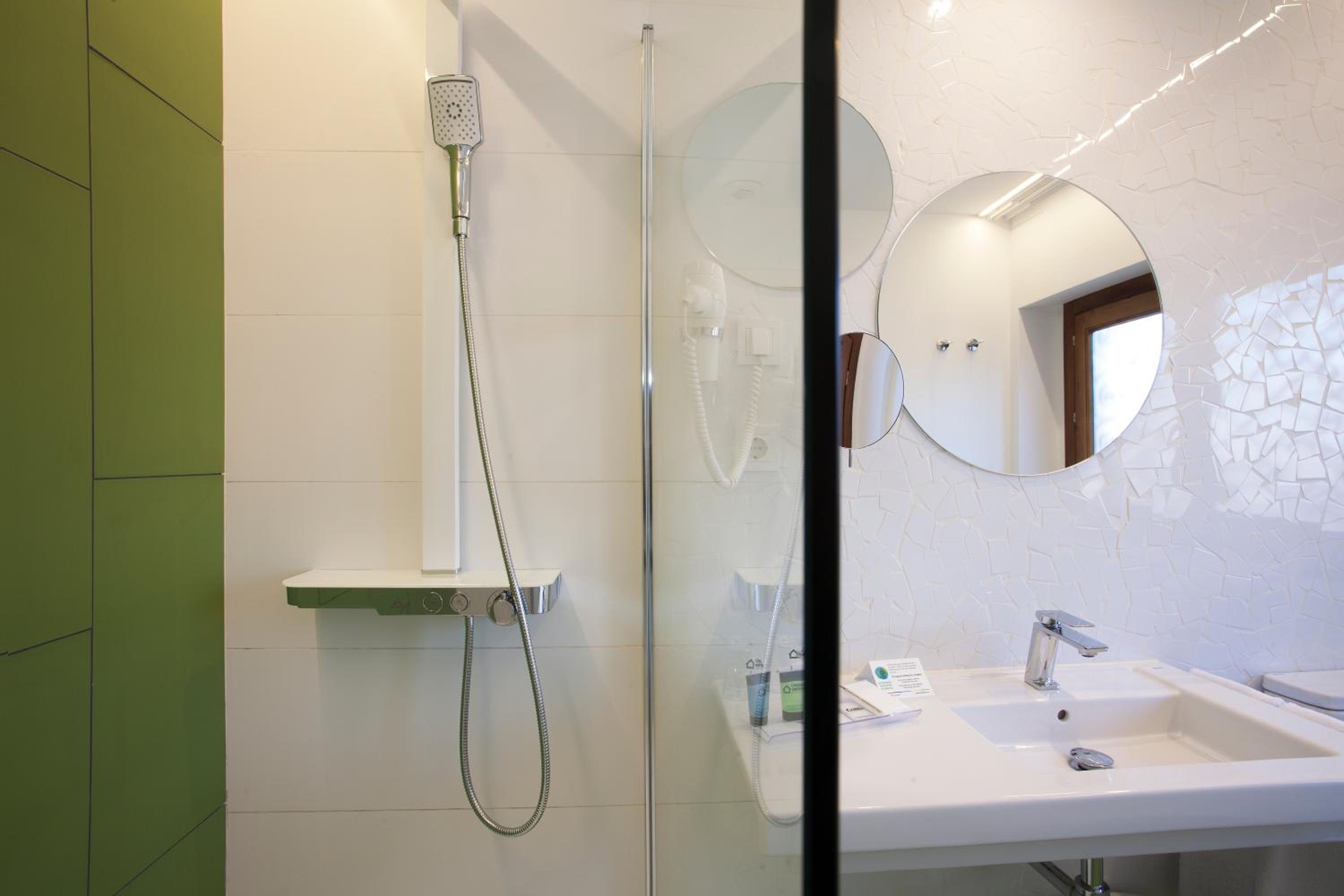 Double Room thumbnail 5