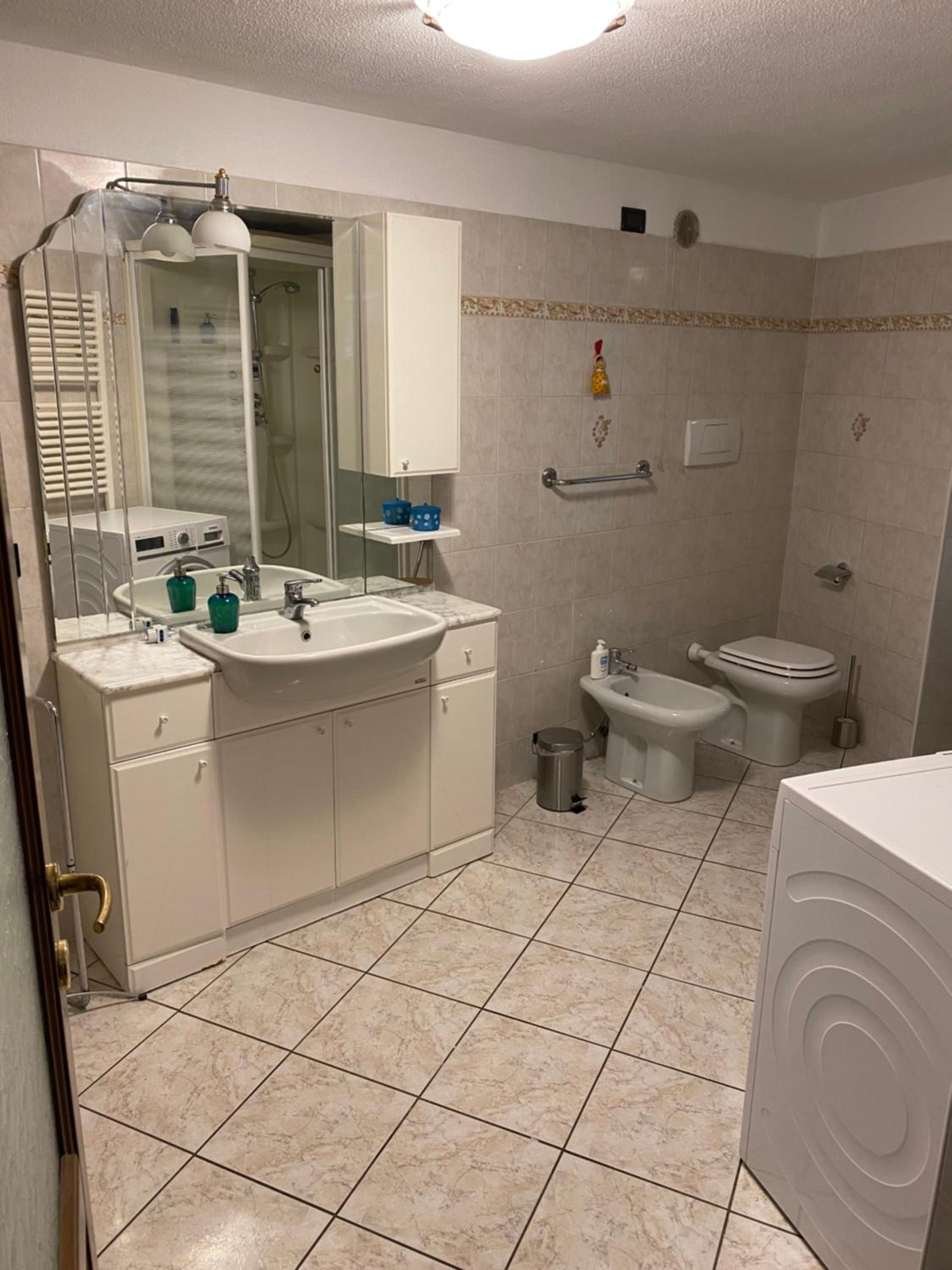 Deluxe Double Room (2 Adults + 1 Child) - Photo 3