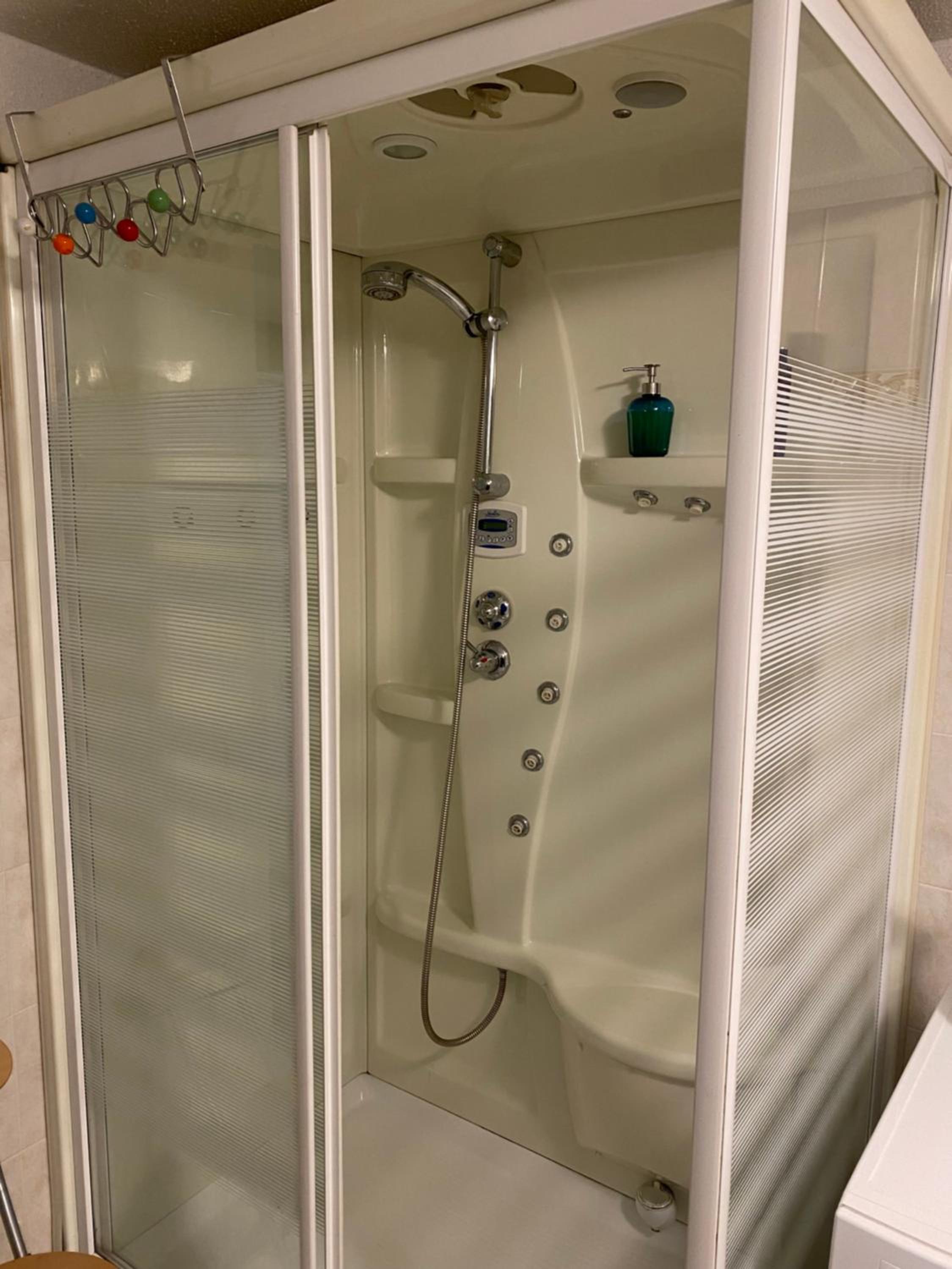 Deluxe Double Room (2 Adults + 1 Child) - Photo 4