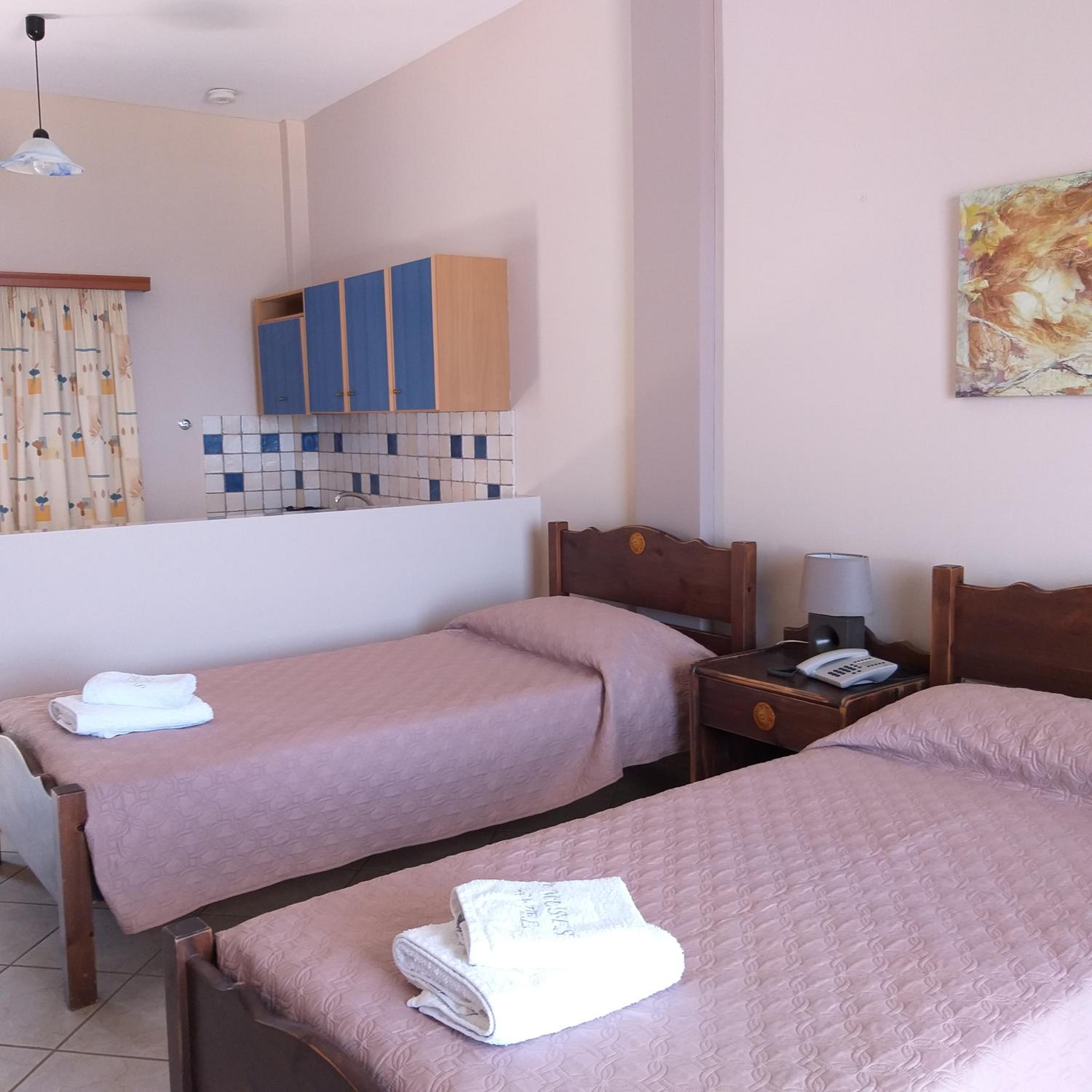 Standard Twin Room with Sea View - Photo 13