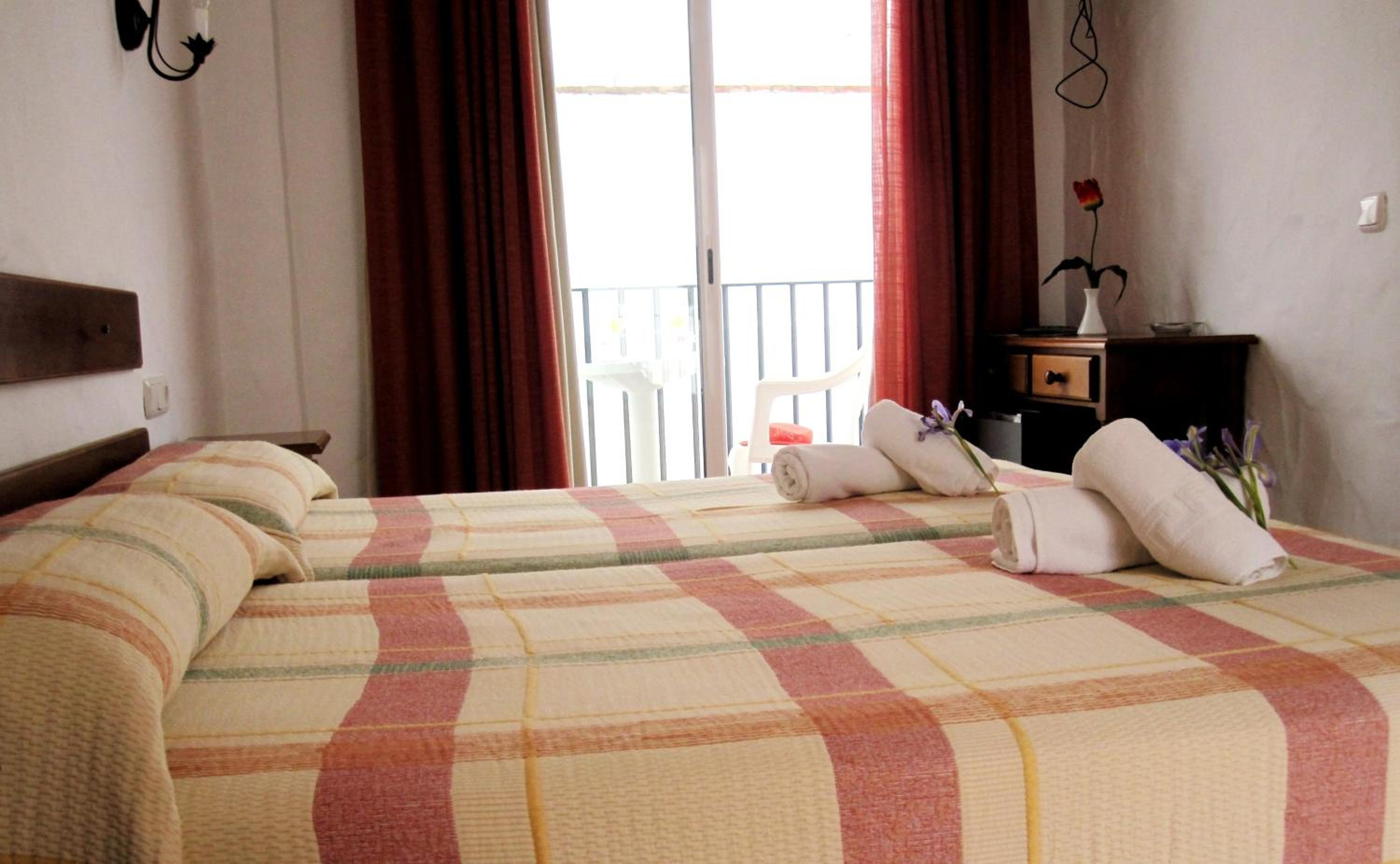 Standard Twin Room - Photo 15