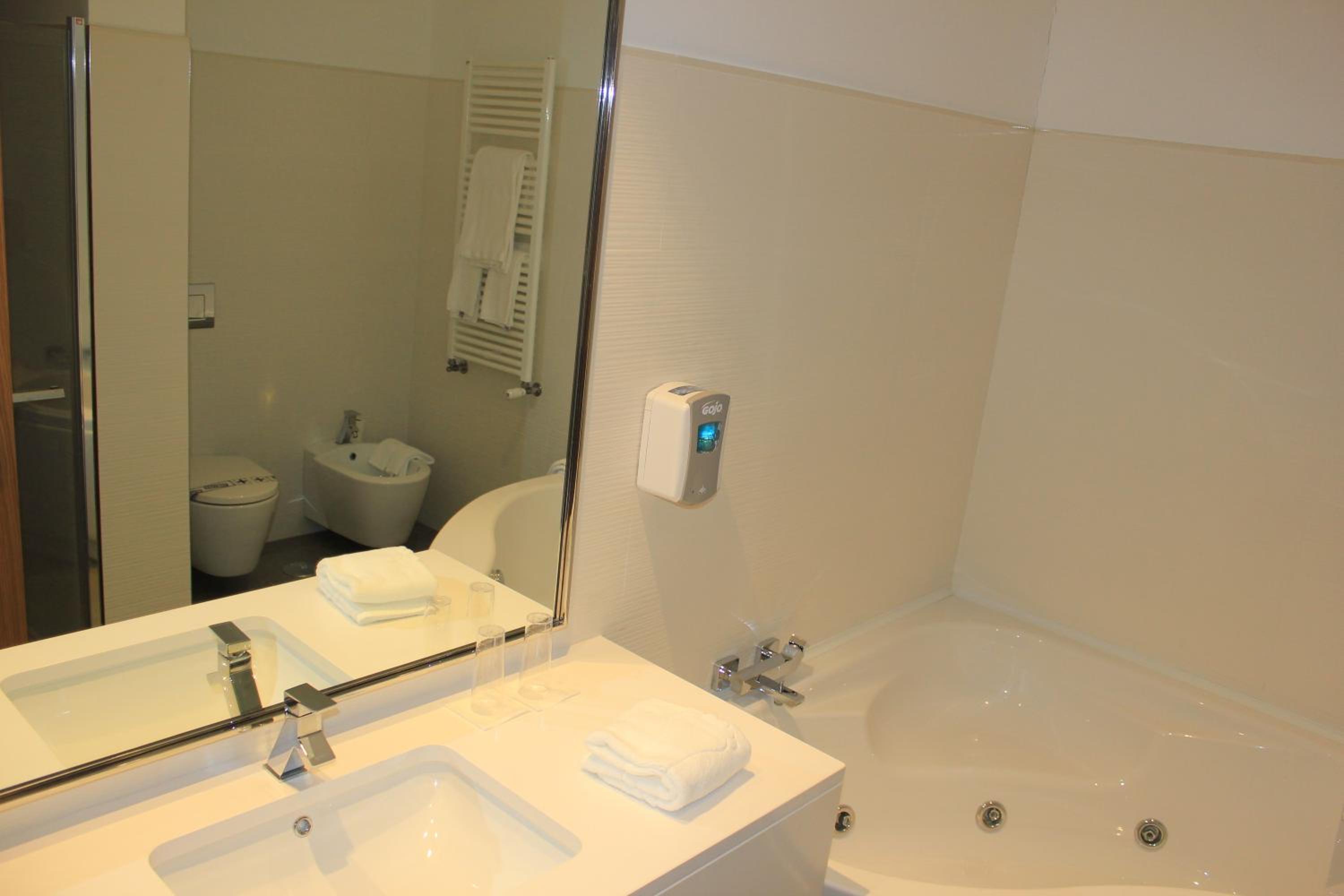 Suite with Terrace - Photo 3