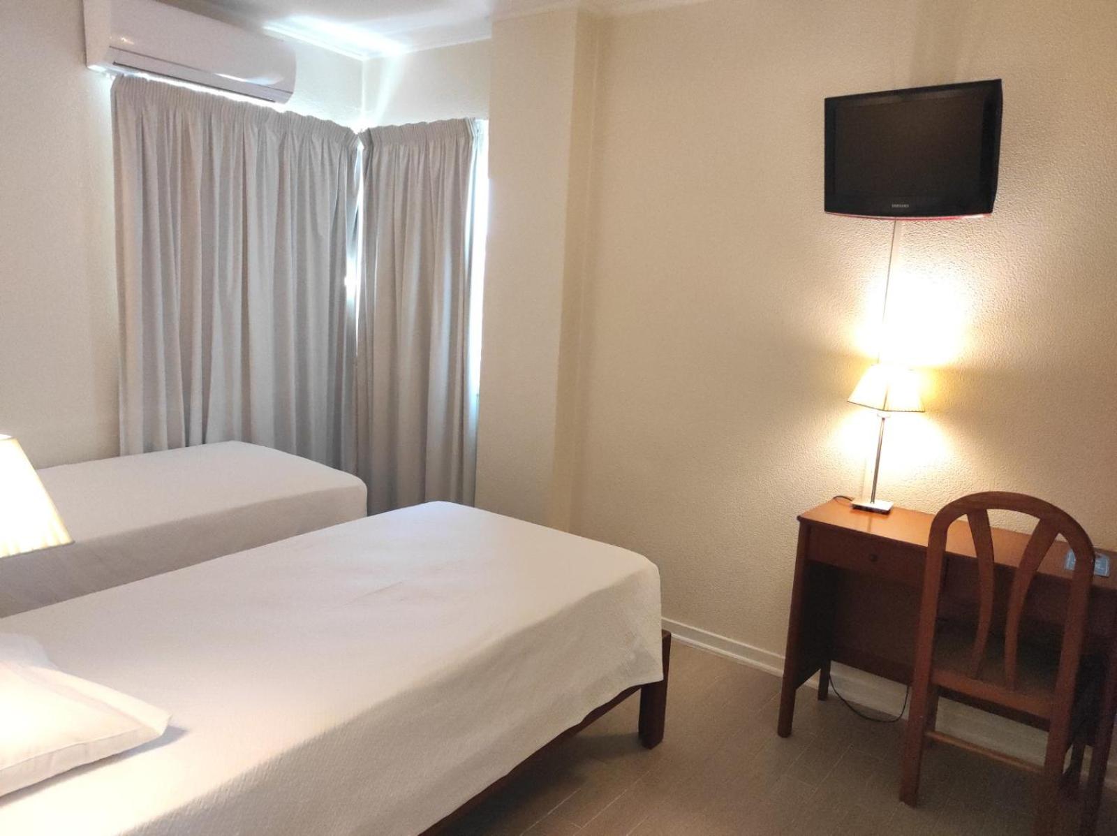 Standard Double or Twin Room - Photo 11