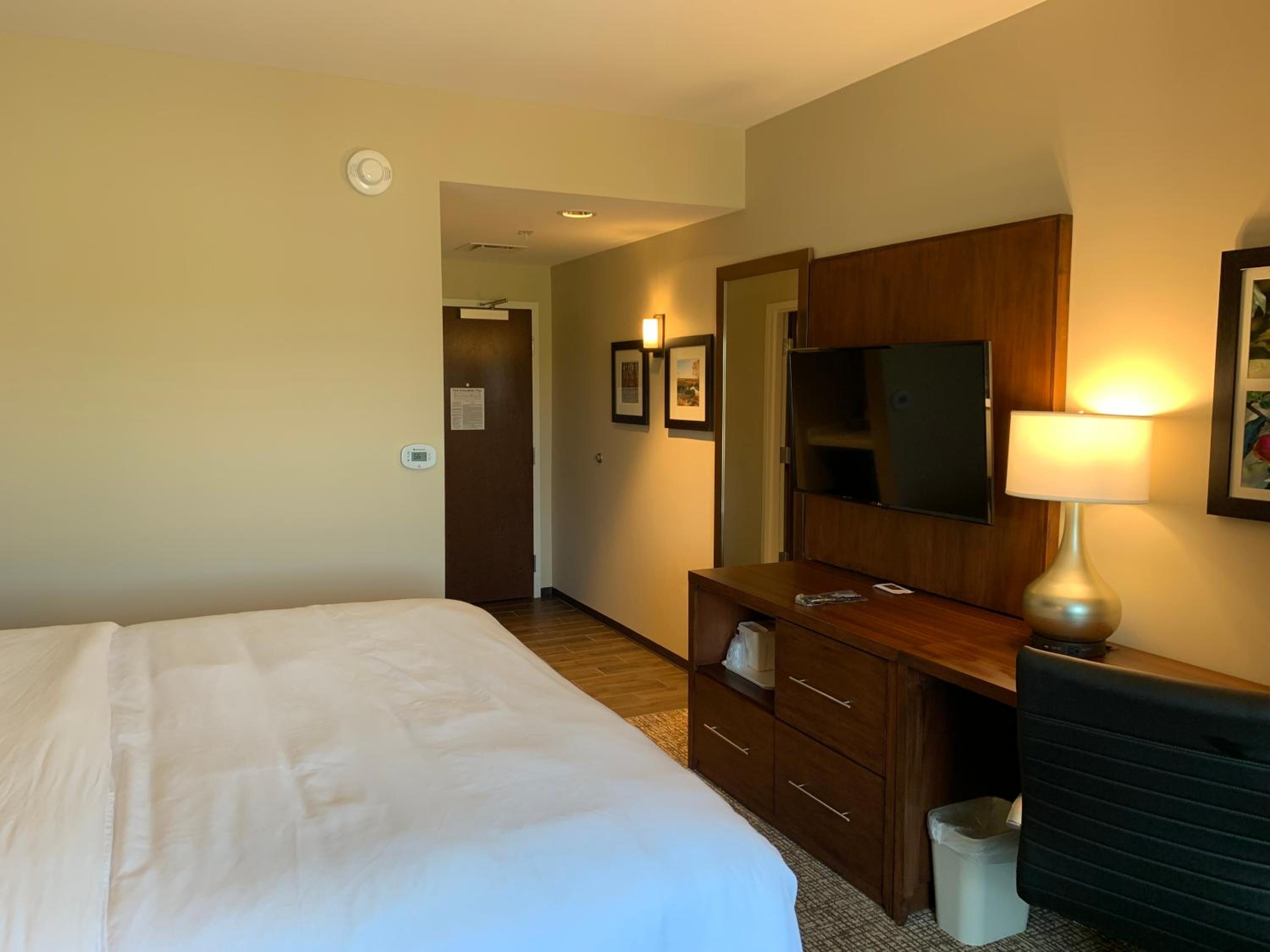 Standard King Room - Non Smoking - Photo 5